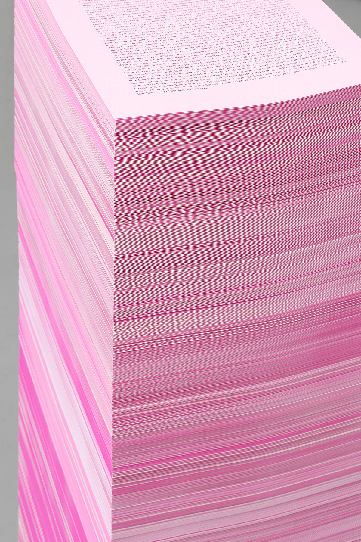 Robin Waart: (The loves that didn´t make it), 2020. 160 reclaimed subtitles including the word love, offset on six different shades of pink paper, 90 x 29.7 x 21 cm. With kind support by the Mondriaan Fund
