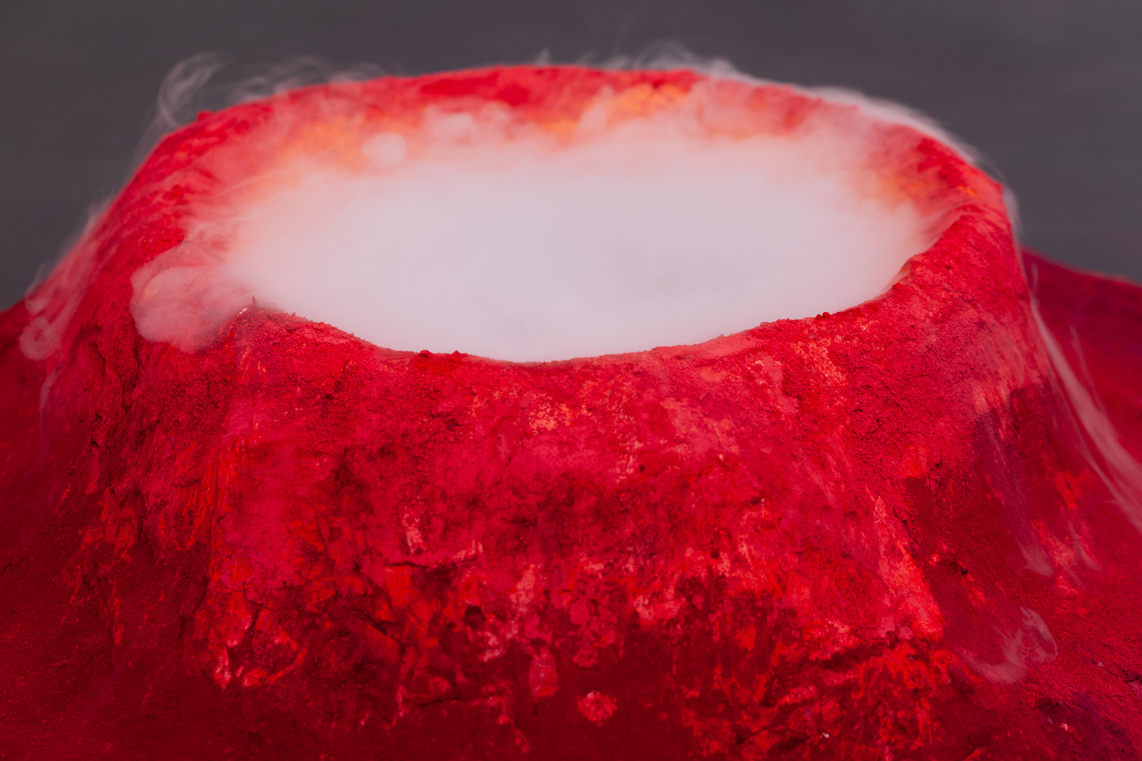 Joanna Tochman, Red geyser, 2020, pigment, gypsum, 70x50x30 cm