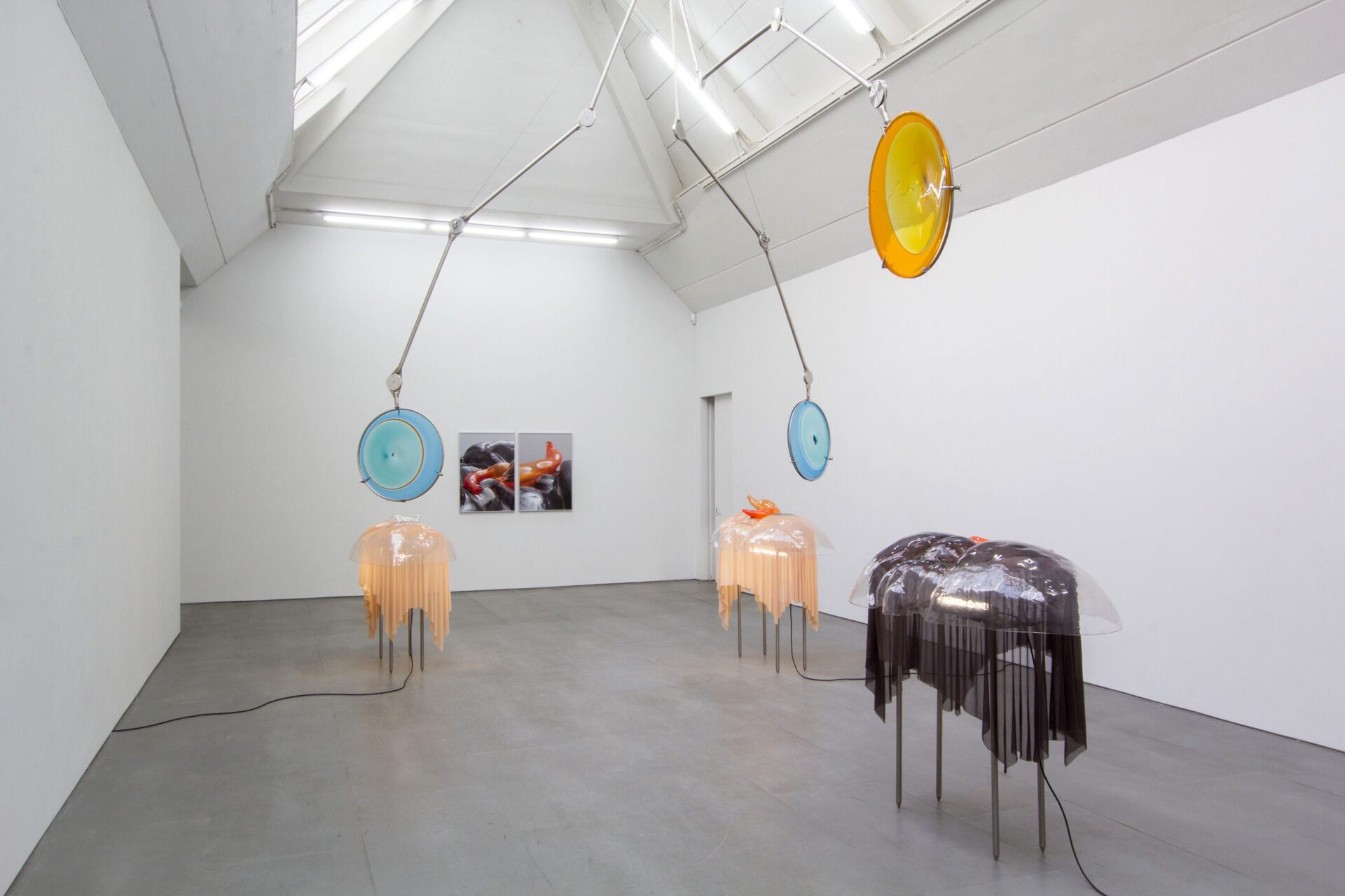 Pakui Hardware, Absent Touch, exhibition view at carlier | gebauer, Berlin, 2020. Photo: © Pakui Hardware / © Trevor Good / carlier | gebauer, Berlin/Madrid.