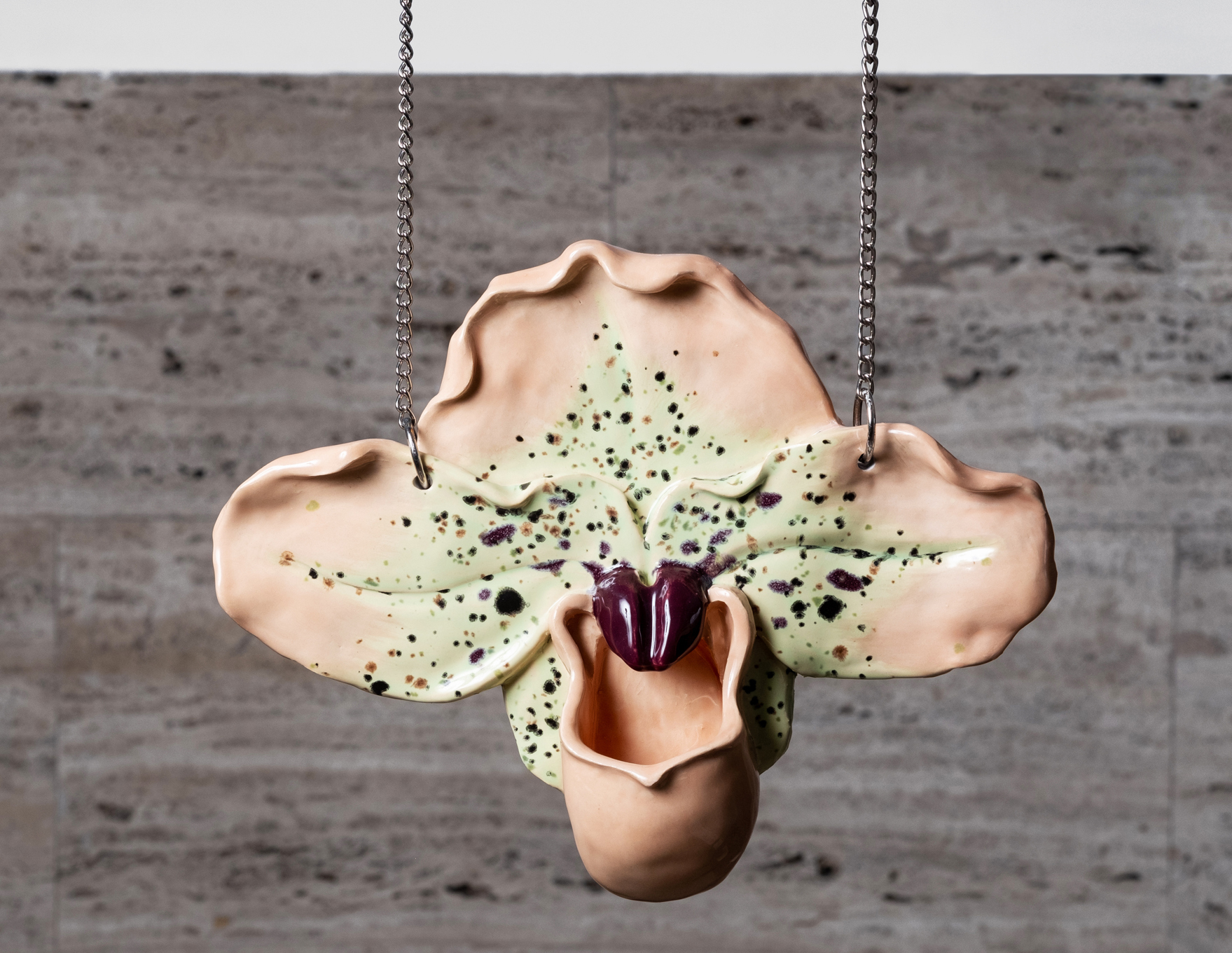 Kristin Wenzel, Peach, 2020, glazed ceramic, nickel-plated steel, 25 x 31 x 8 cm
