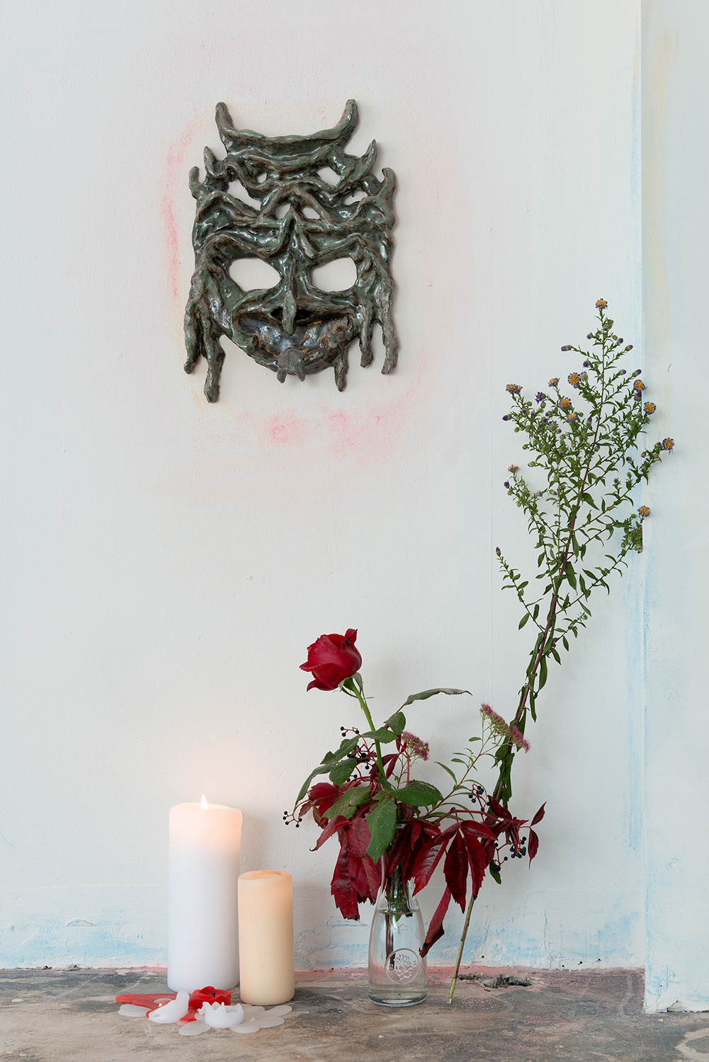 -HAKU- Installation view with candles and flowers