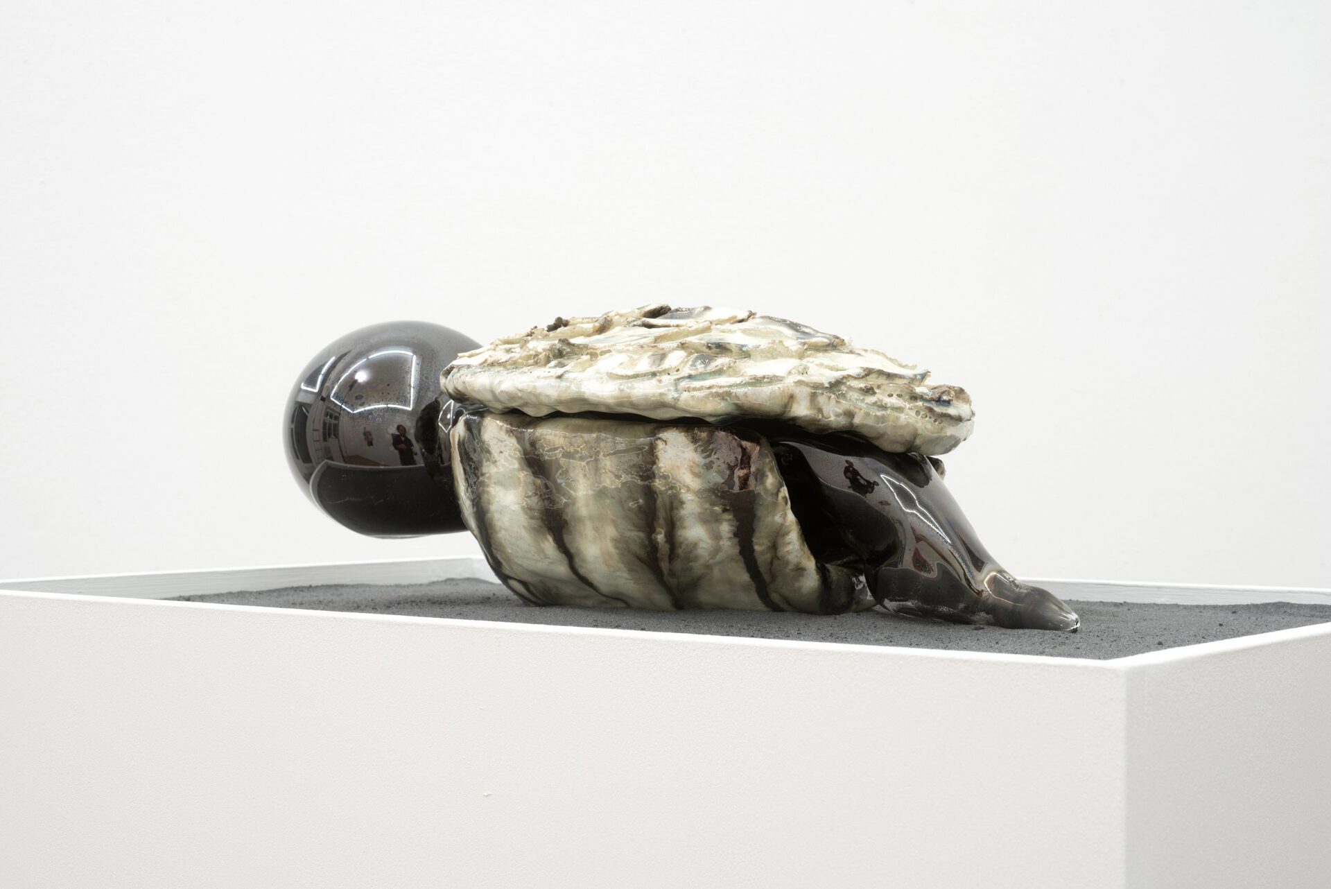 Justin Lieberman, Obscure Readability, 2020, ceramic, glass and pedestal with sand, 41 x 22 x 12 cm