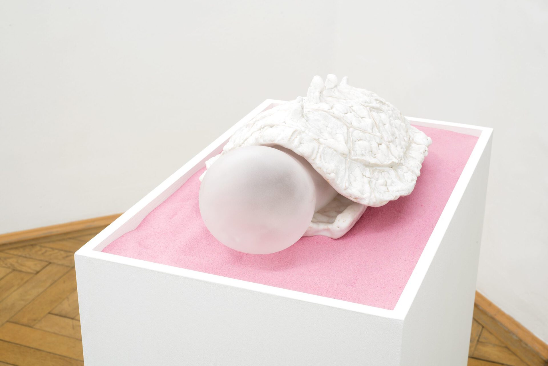 Justin Lieberman, Revocable Bond, 2020, ceramic, glass and pedestal with sand, 44 x 25 x 14 cm