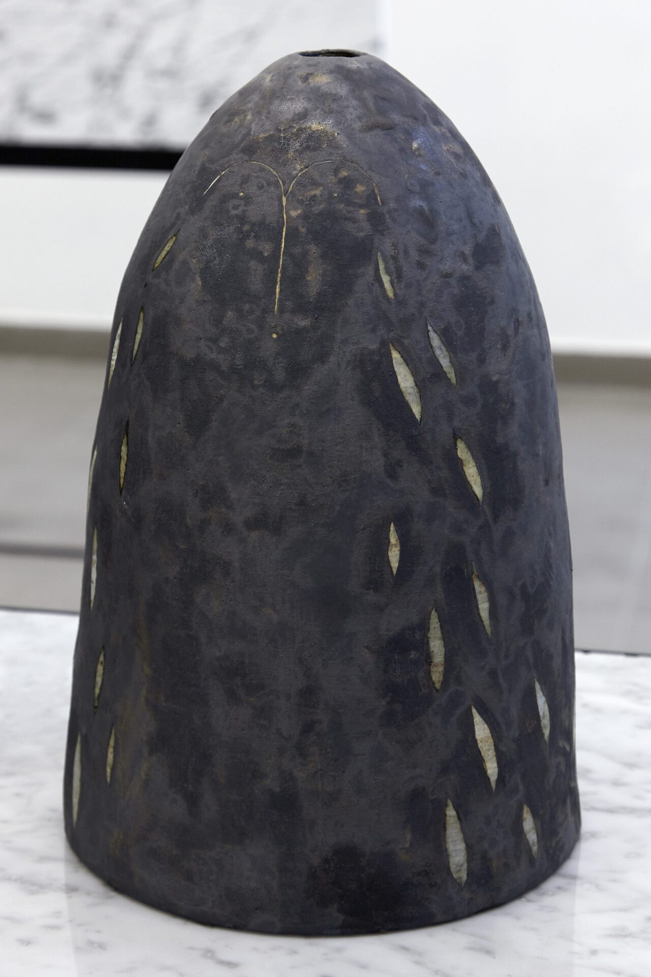 Sári Ember: Vase with crying heads, ceramics, 33,5x21,5x19,5 cm, Photo: Sári Ember, courtesy of Ani Molnár Gallery