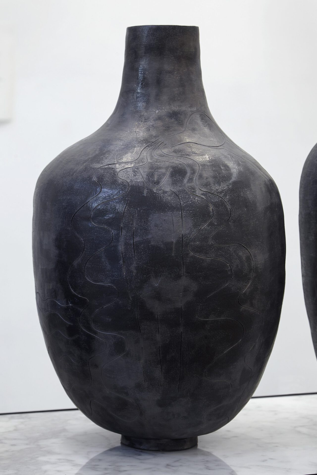 Sári Ember: Bathers in black, 2020, ceramics, 57x40x40 cm, Photo: Sári Ember, courtesy of Ani Molnár Gallery