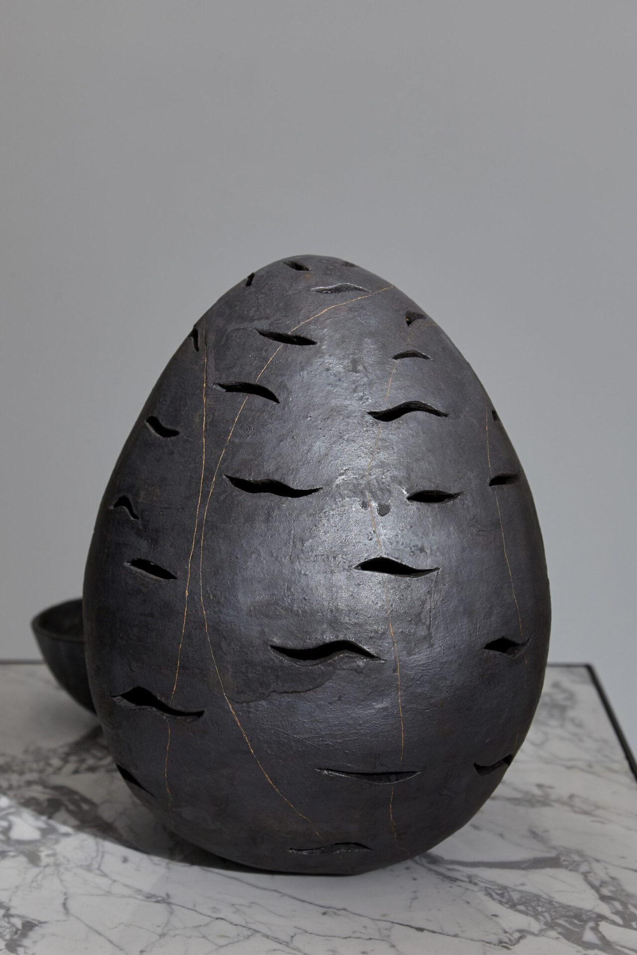 Sári Ember: Egg with water, ceramics, 31x23,5x22 cm, Photo: Sári Ember, courtesy of Ani Molnár Gallery