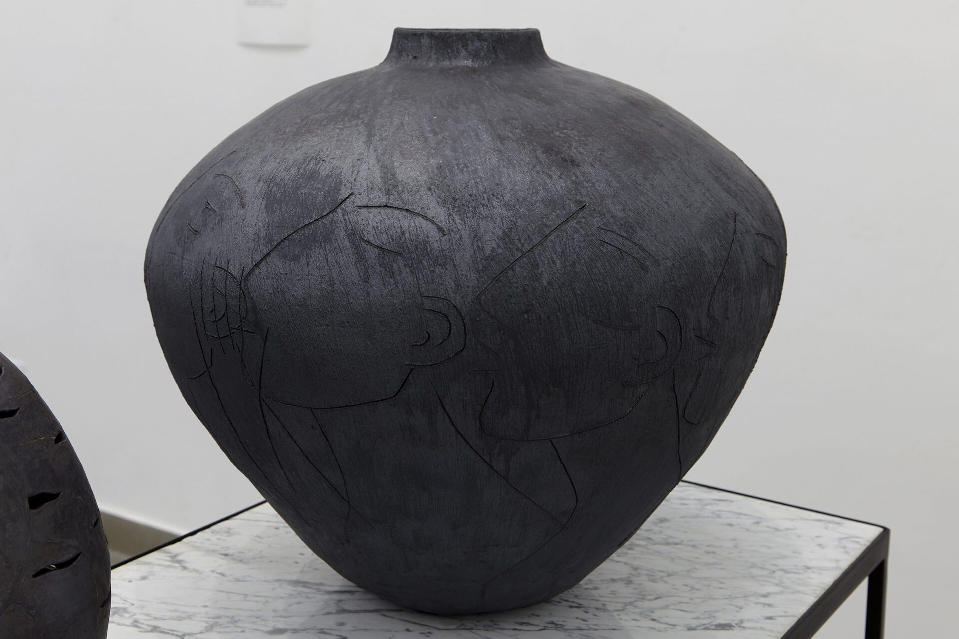 Sári Ember: Secret not secret, 2020, ceramics, 47x51x51 cm, Photo: Sári Ember, courtesy of Ani Molnár Gallery