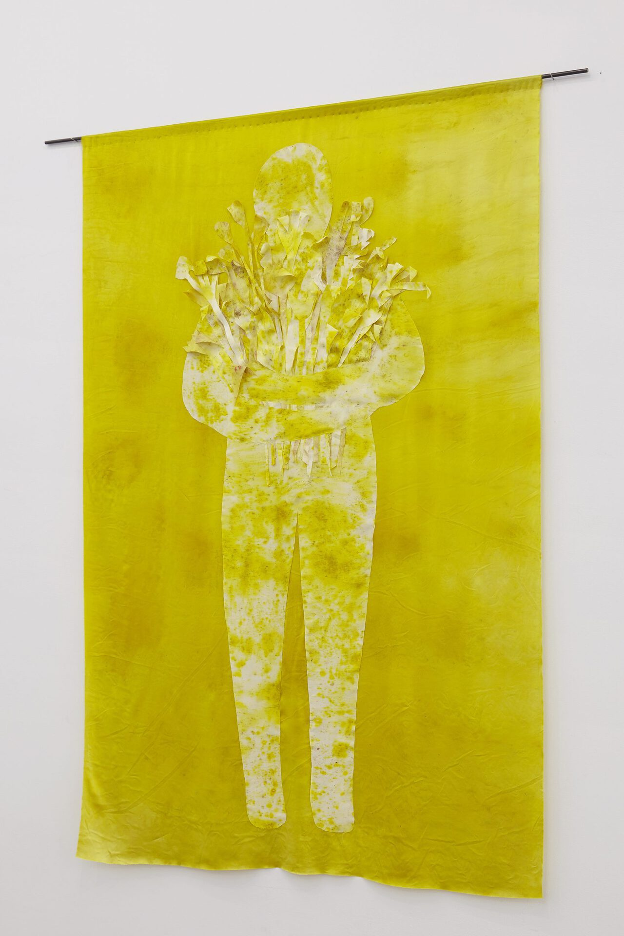 Sári Ember: Figure with flowers in yellow, 2020, plant dyed silk by Nikoletta Szakács,  150x100 cm,Photo: Sári Ember, courtesy of Ani Molnár Gallery