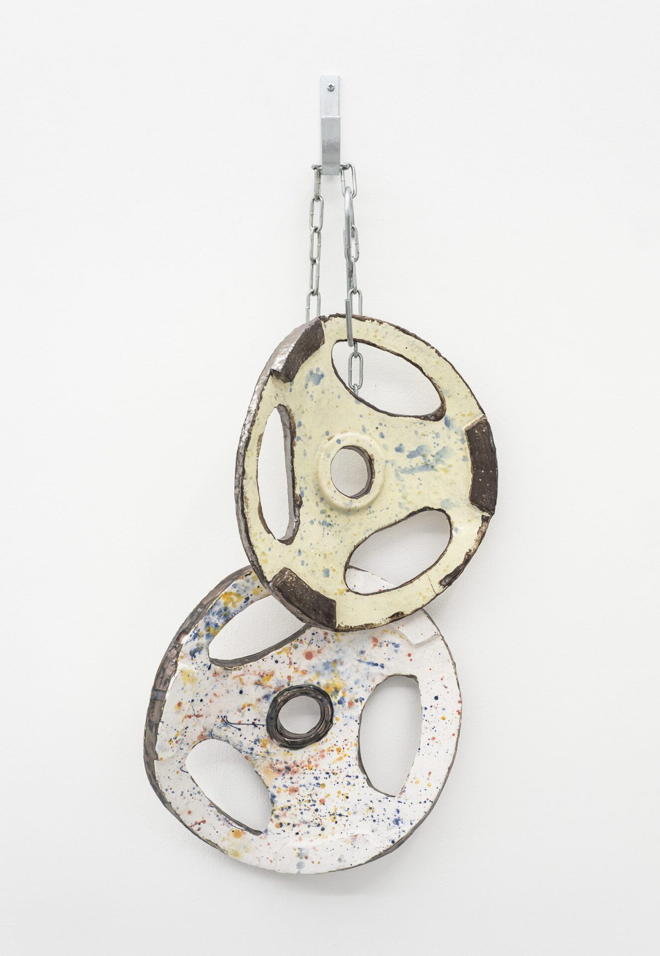 Harry Hachmeister, Hook & Crook, glazed ceramic, hook, steel chain, 57 x 34 x 10 cm, 2020