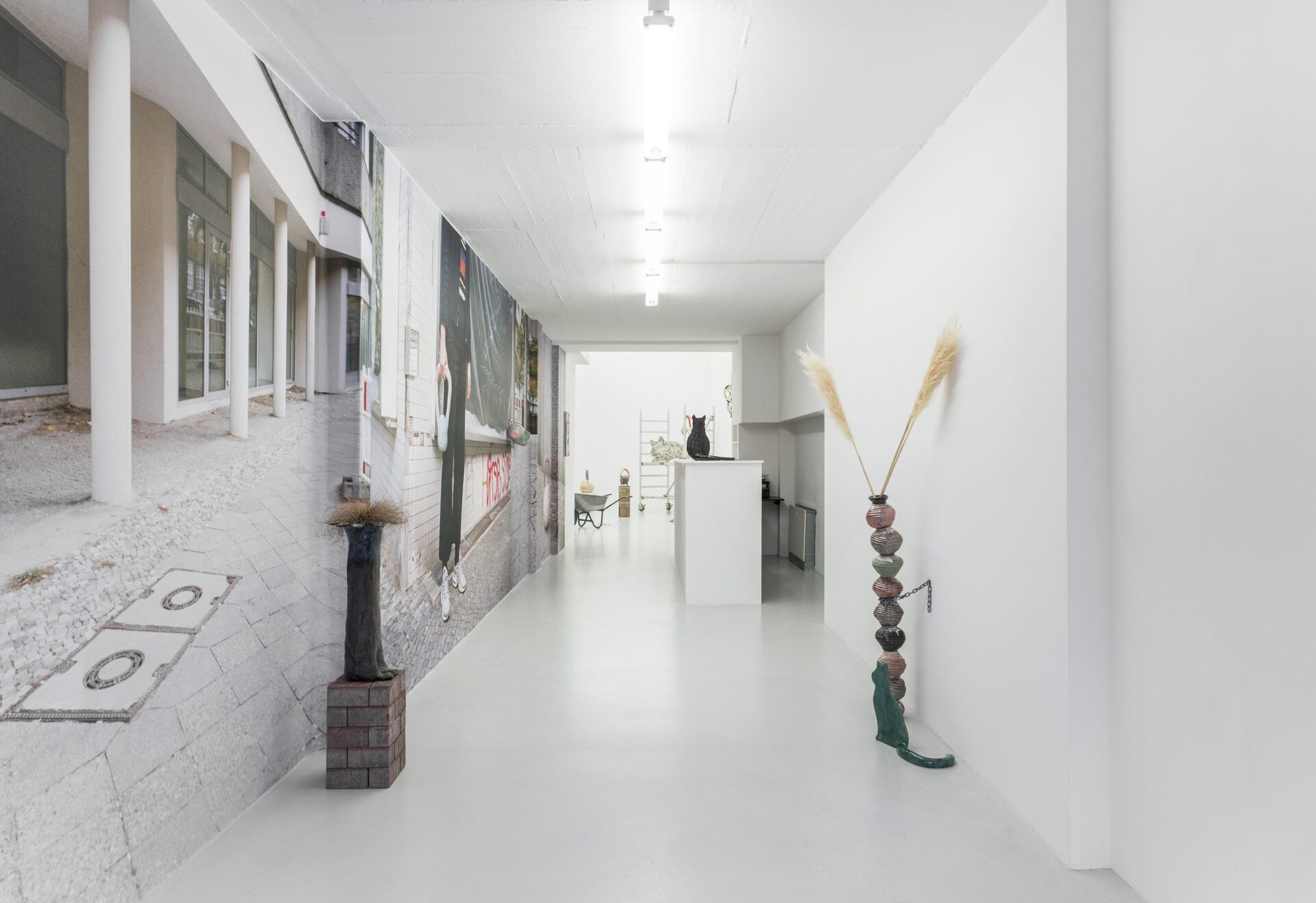 Harry Hachmeister, Straße im Sonnenlicht, installation view, fiebach, minninger, 2020