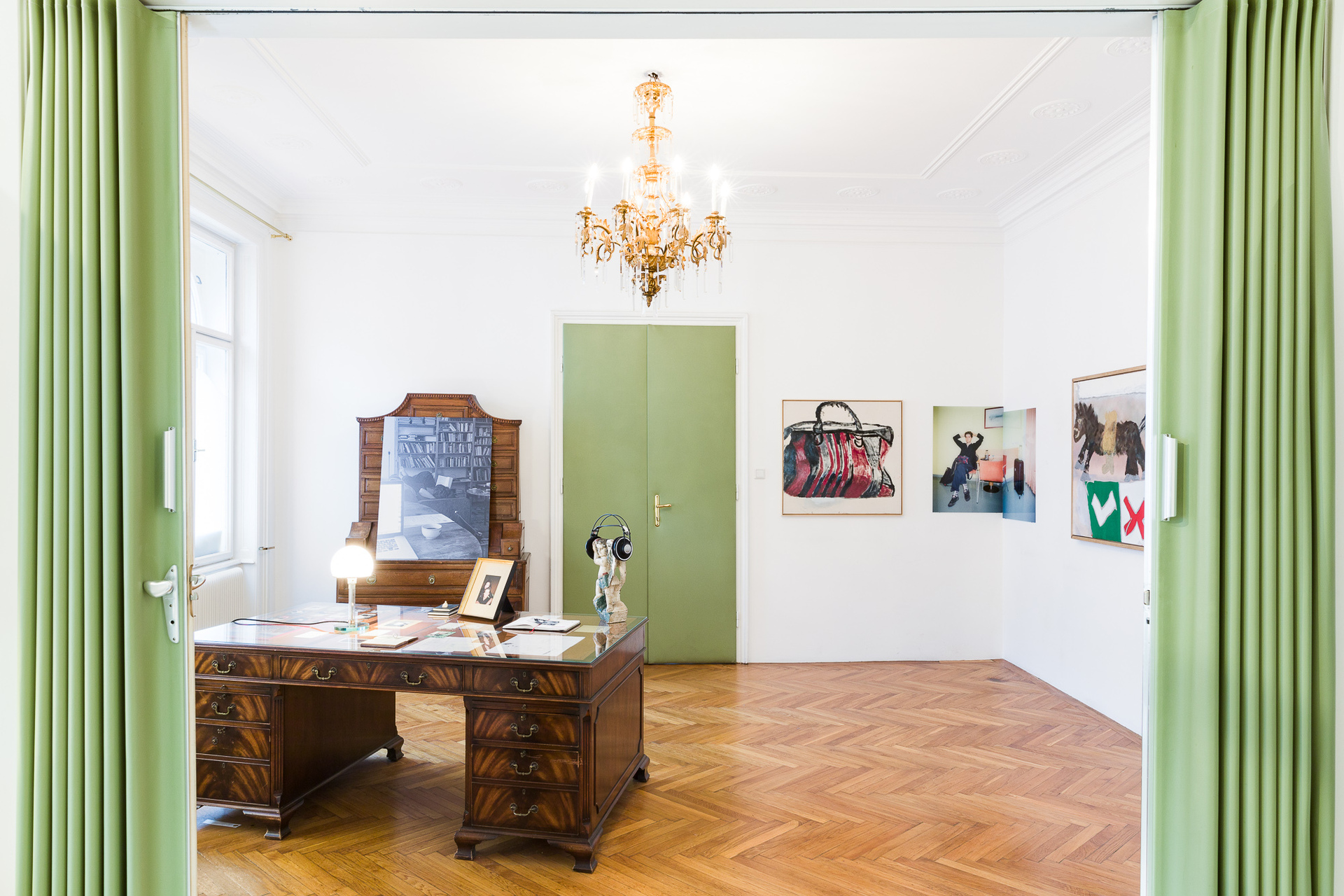 Installation view, Eilert Asmervik and Anaïs Horn: How do you feel about “Louˮ? at SOPHIE TAPPEINER Garnisongasse, 2020, photo: Kunst-Dokumentation.com