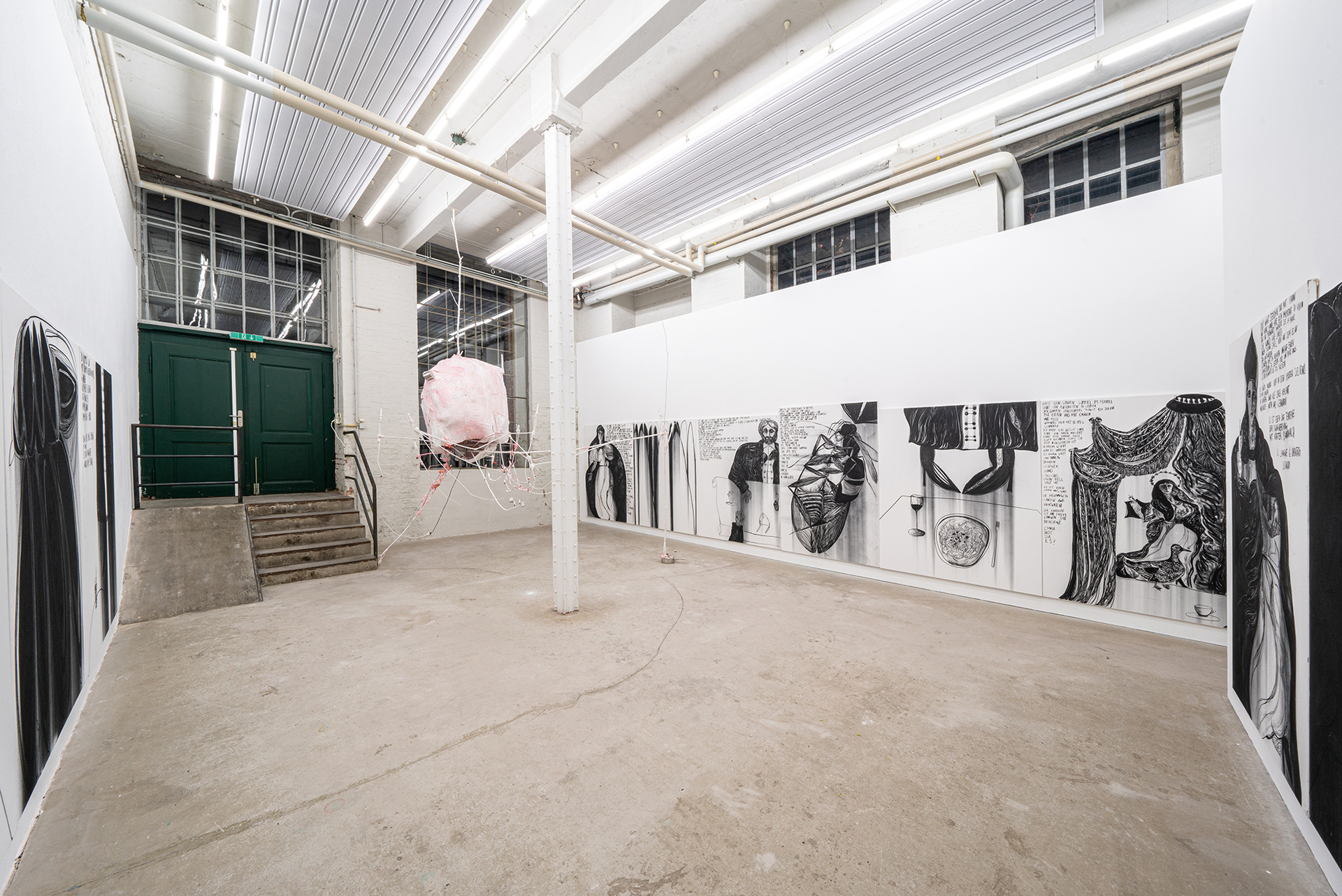 Sophie Schmidt, Knieberge, Installation View