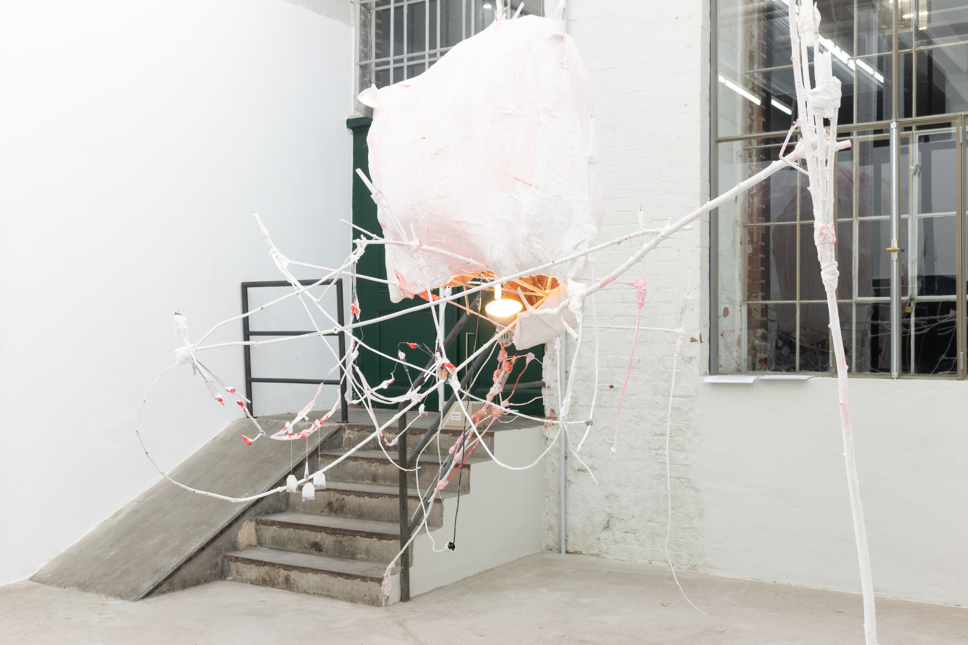 Sophie Schmidt, Kronleuchter, Installation View