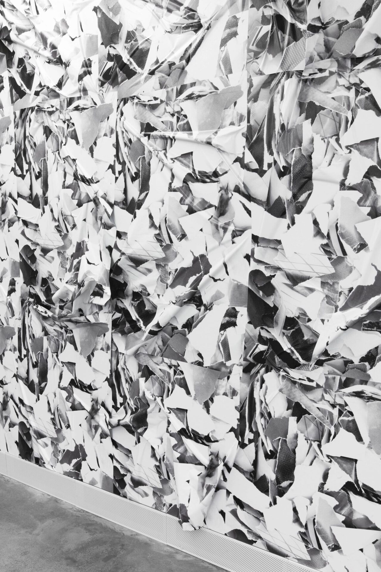 Katarína Dubovská ‚UPATEOA_hybrid (Image Mass, Moulded)‘ image fragments, synthetic material, tensioners, 360 x 360 cm, 2018/2019