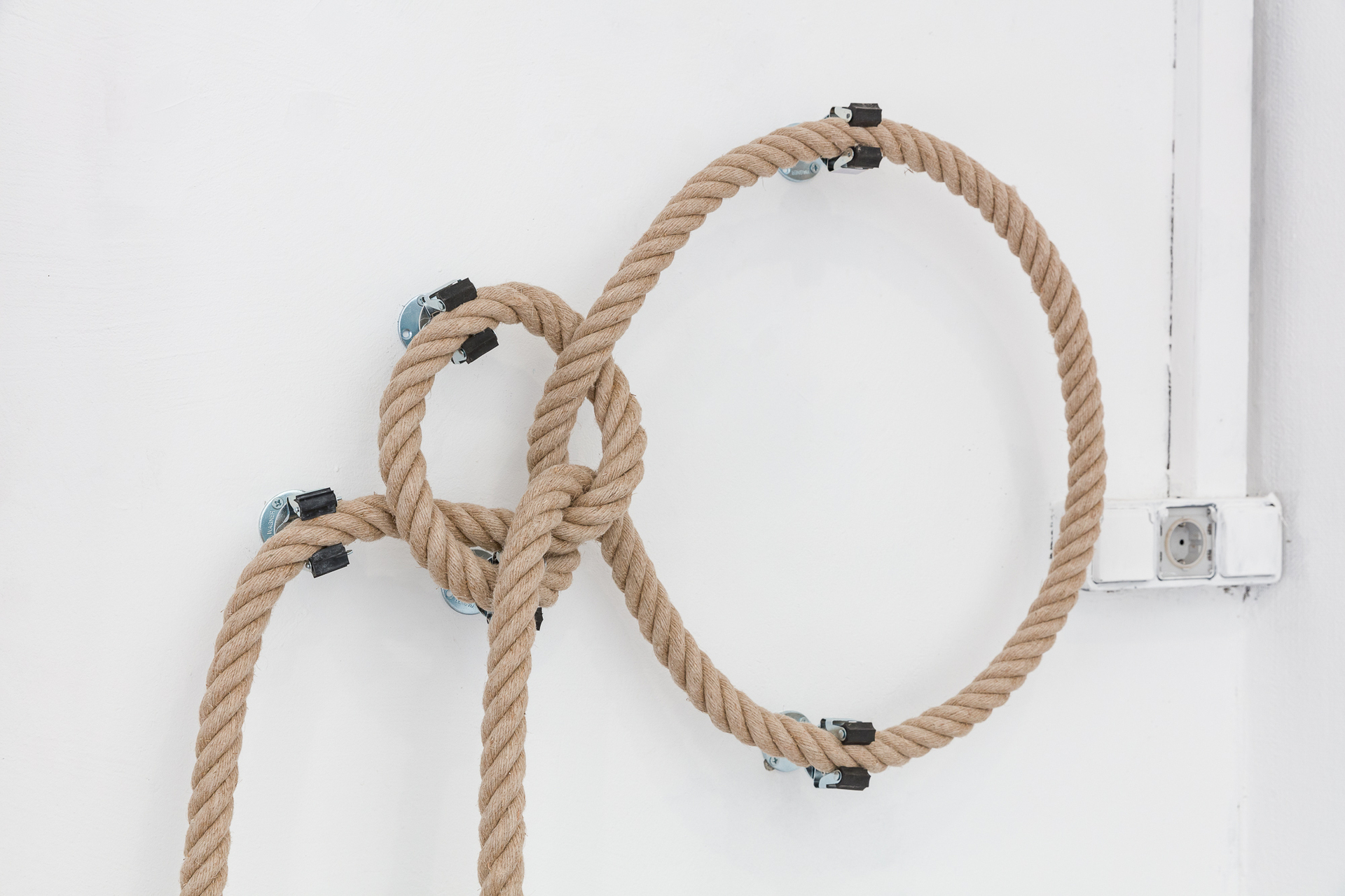 9Schirin Charlot, Round Dance, 2020, Hemp rope & device holder, 185 x 53 cm