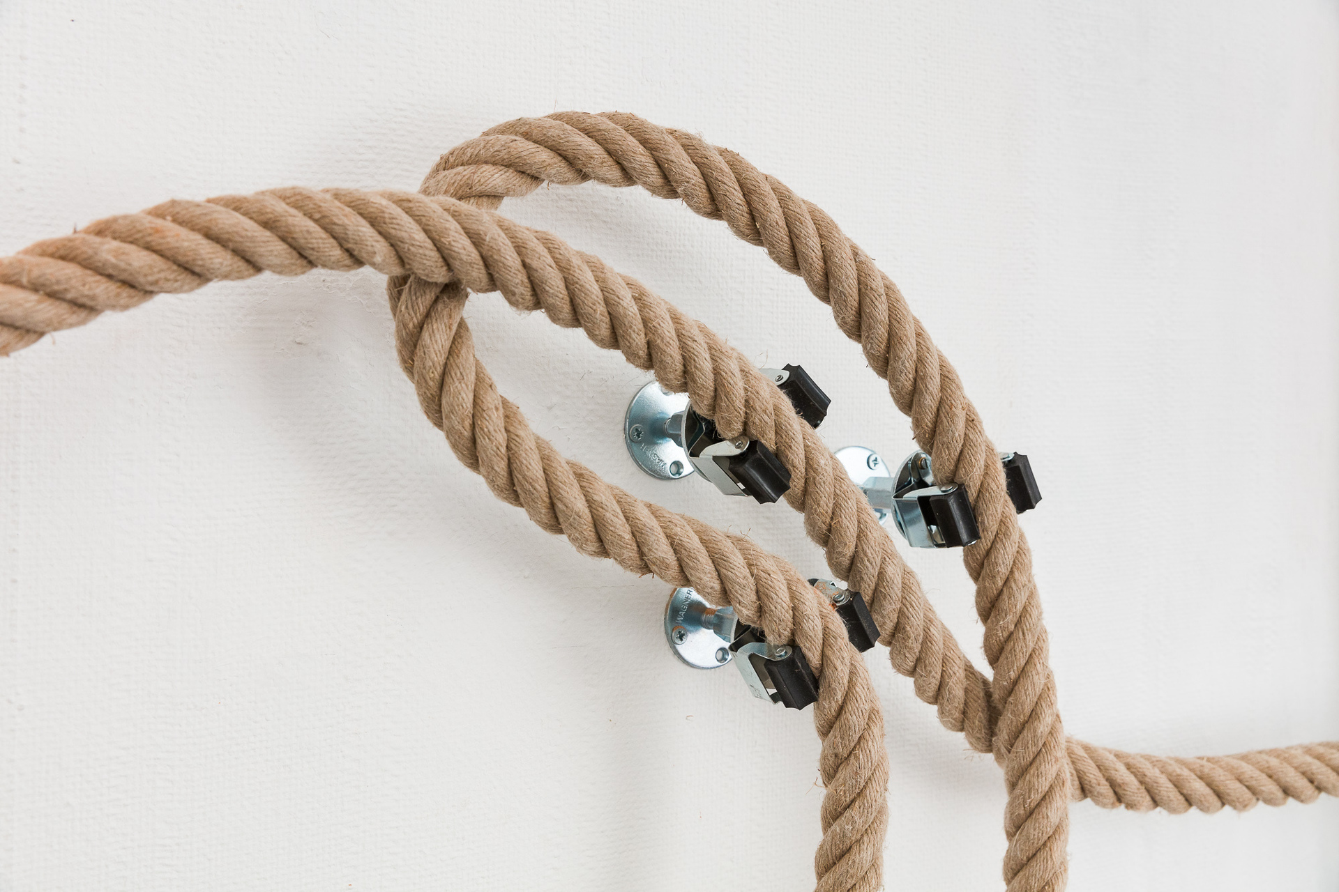 10Schirin Charlot, Round Dance, 2020, Hemp rope & device holder, 185 x 53 cm