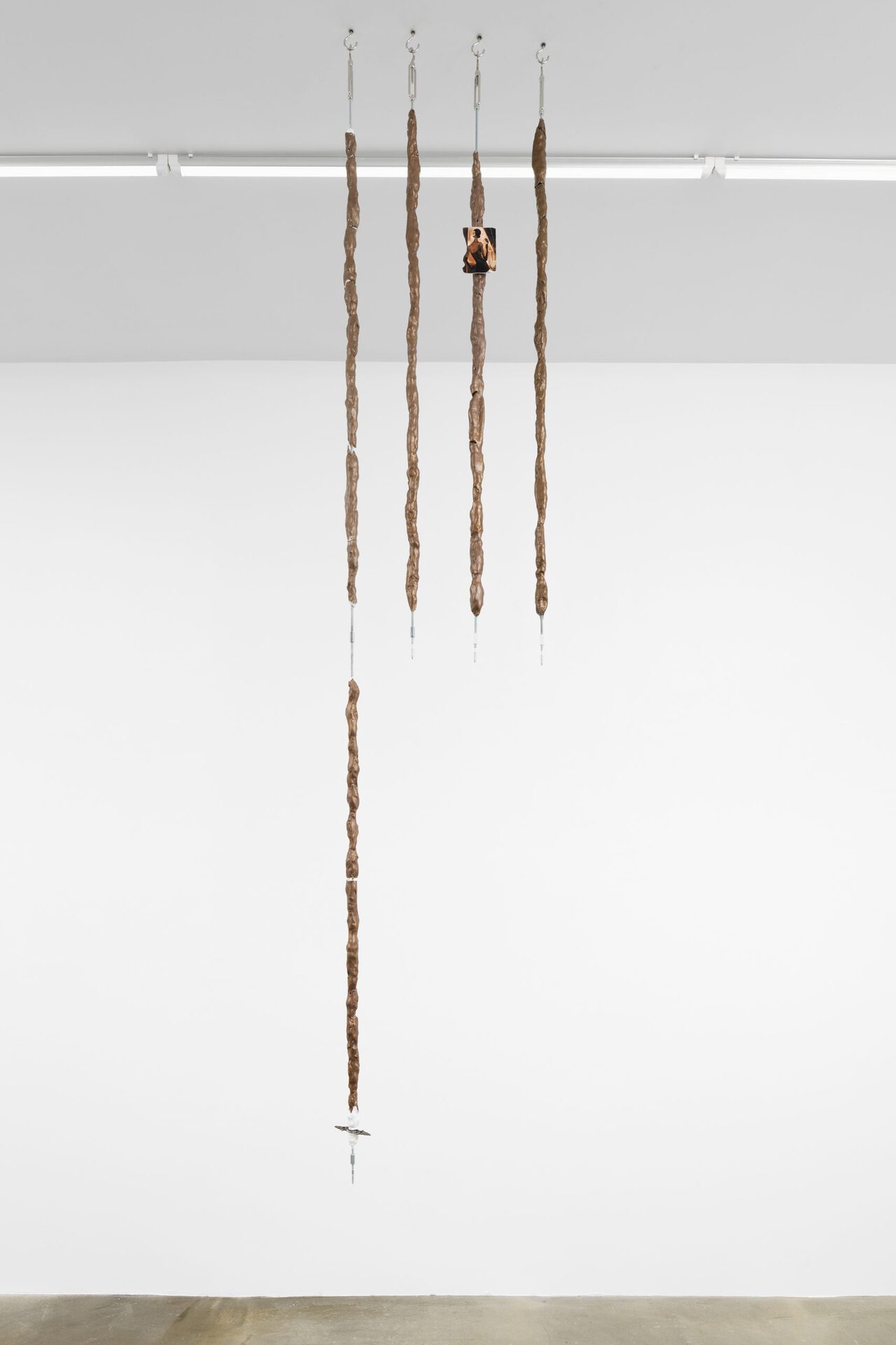 Cudelice Brazelton IV, Organ, 2021, iriodin, steel, clay, polyester, 217 x 38 x 3 cm