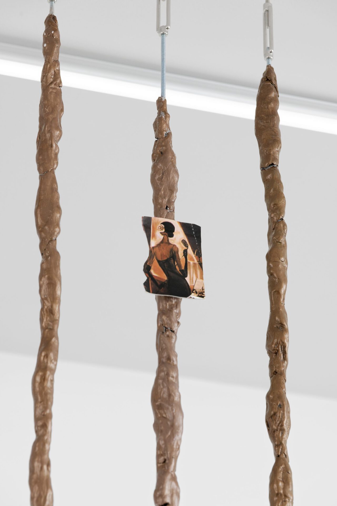 Cudelice Brazelton IV, Organ, 2021, iriodin, steel, clay, polyester, 217 x 38 x 3 cm