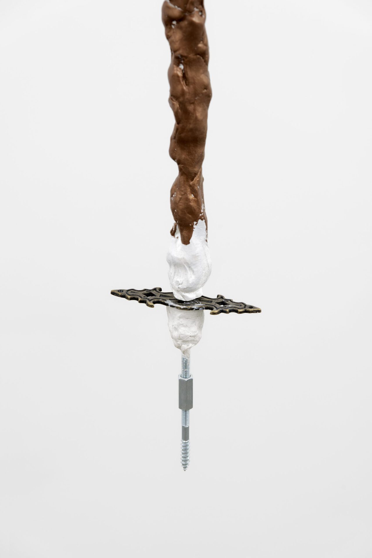 Cudelice Brazelton IV, Organ, 2021, iriodin, steel, clay, polyester, 217 x 38 x 3 cm