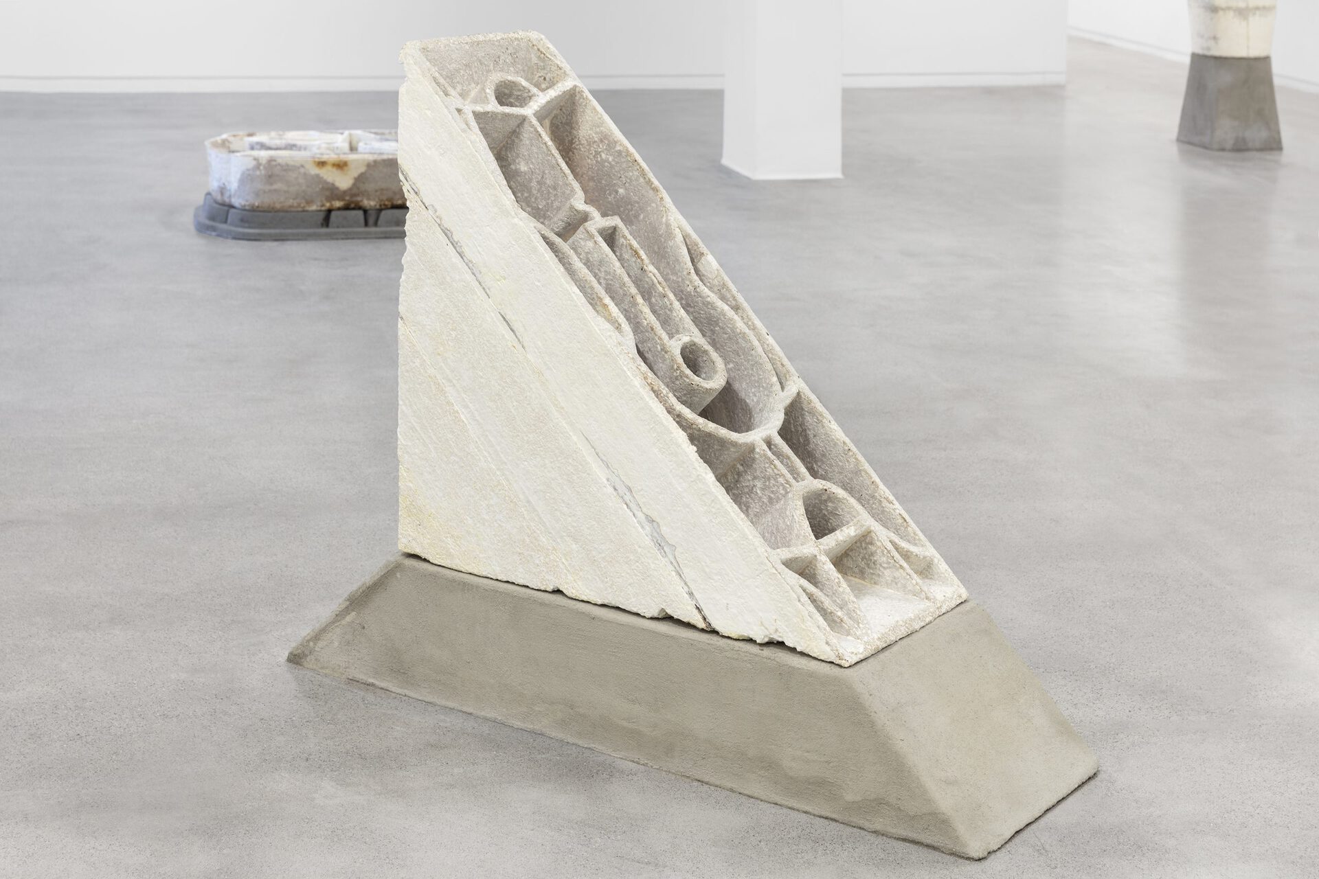 Johanne Hestvold, Commemoration (Treptower Park), 2021, Mycelium composite and reinforced concrete, 126 x 155 x 50 cm