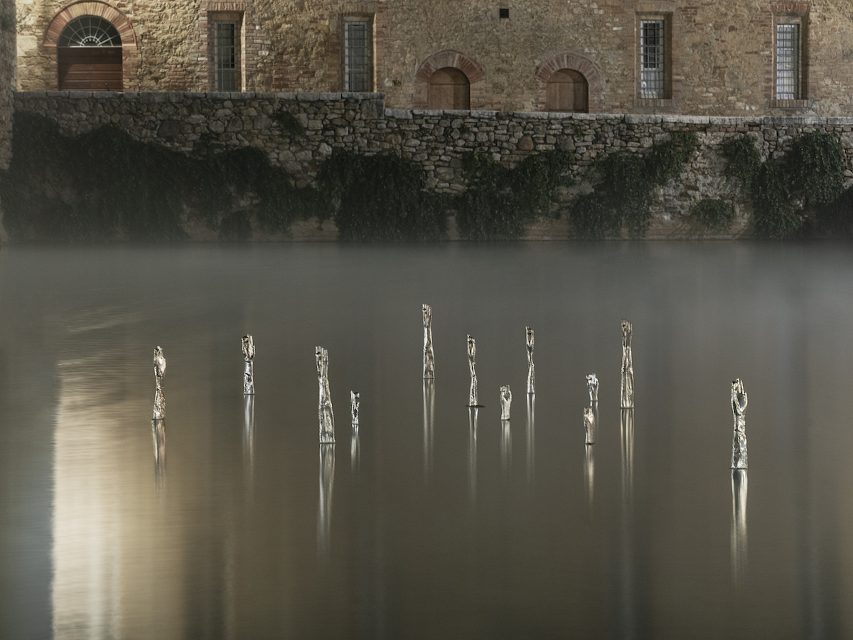 Namsal Siedlecki, Trevis Maponos, 2020, silver, variable dimensions. Installation view in Endless Nostalghia, Piazza delle Sorgenti, Bagno Vignoni, SI, IT, 2020. Courtesy of the artist, Magazzino, Rome, 101 Numeri Pari and Treti Galaxie