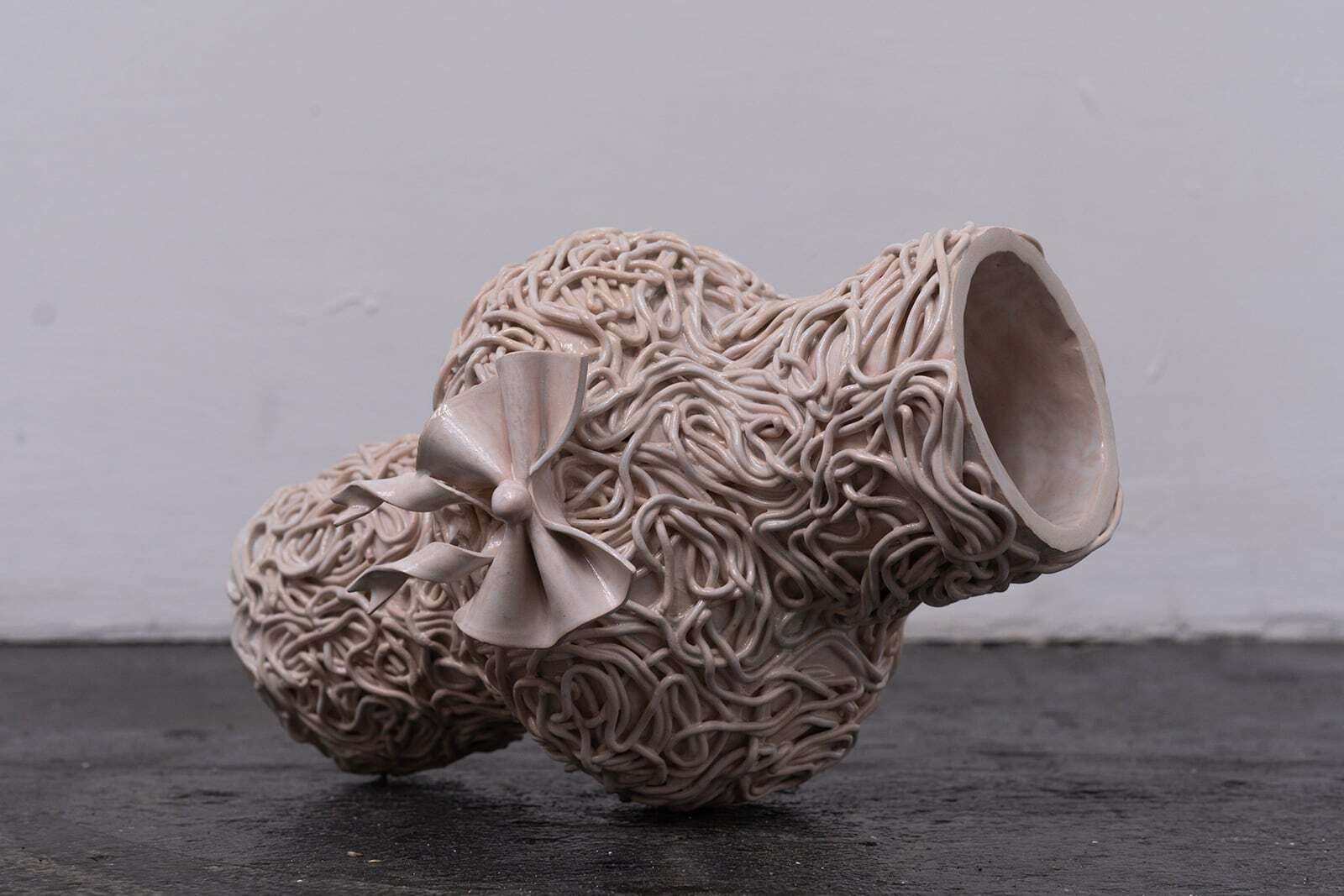 Sveta Tsepkalo, Untitled, 2020, glazed ceramics, 17x17x29 cm.