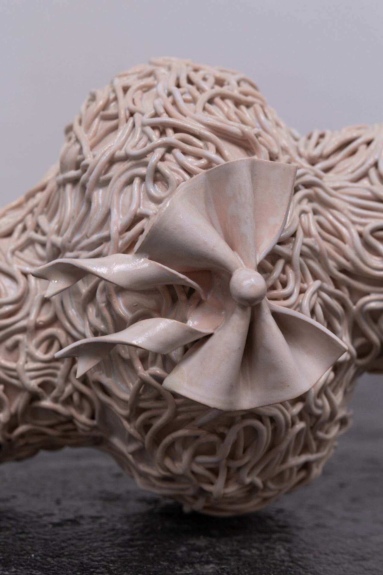 Sveta Tsepkalo, Untitled(detail), 2020, glazed ceramics, 17x17x29 cm.