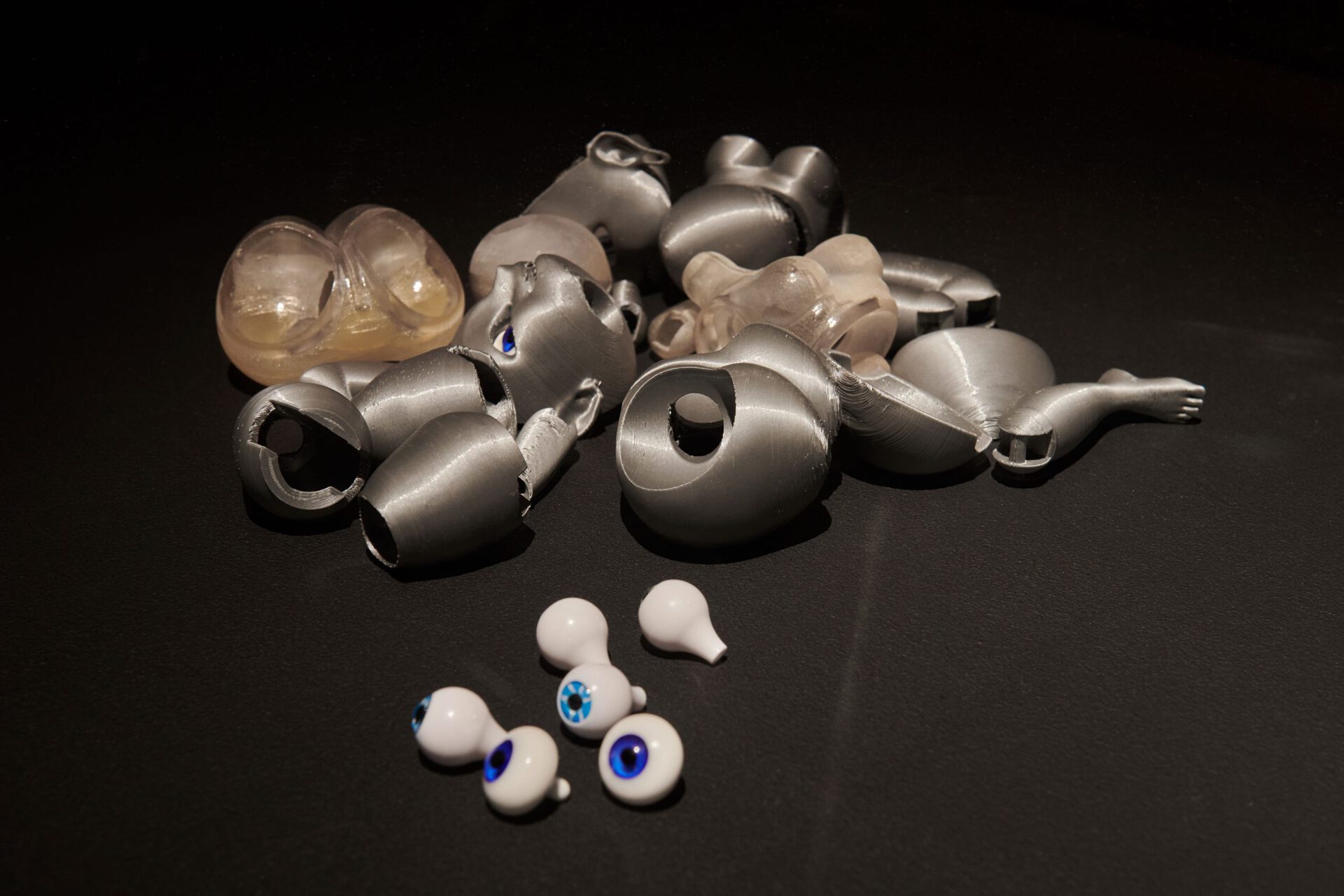 Giulia Essyad, BLUEBOT STUDIES (WINDOW) (detail), 2020, "A Selene Blues", Fri Art, 2020. Photo Guillaume Python. Courtesy of Fri Art Kunsthalle