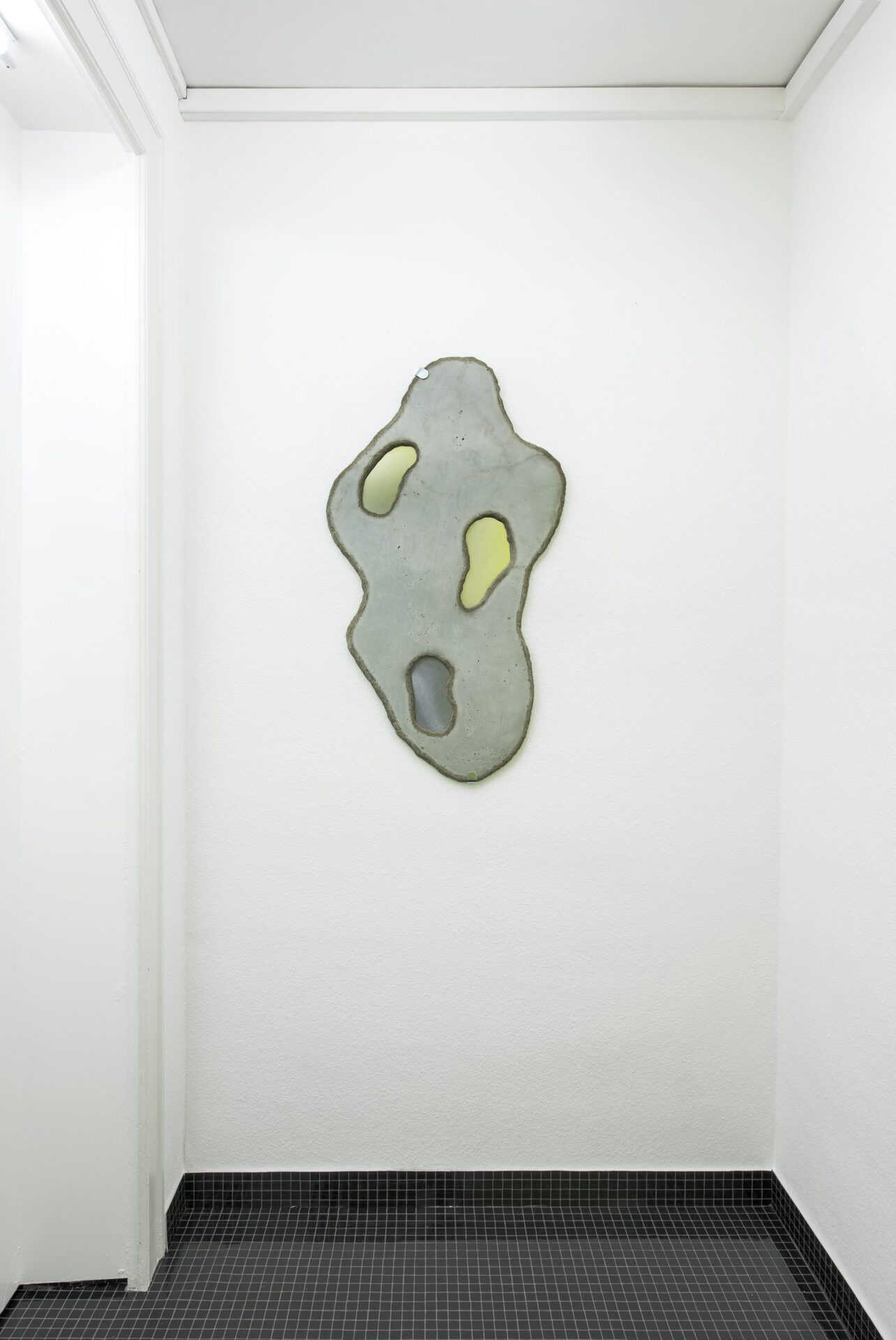 Pauline Cordier, Tamis Misat # 3, concrete / aluminium, 110x61x2cm (43.3x24x0.7 inches), 2020