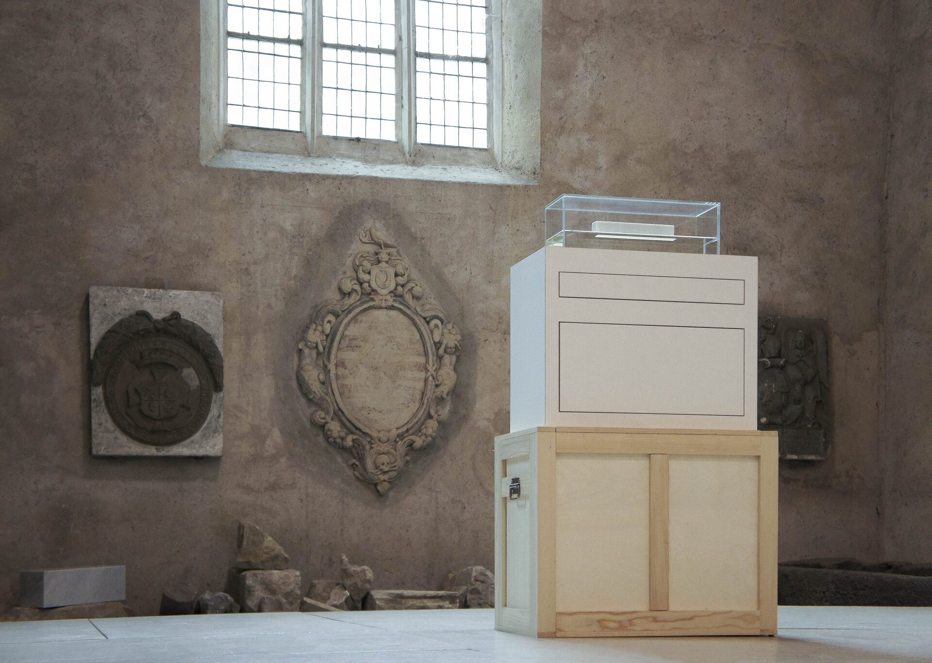 Exhibition and Storage Unit No.2 (Functional Pedestal Series), (09-27-2020 composition: marble / Position 0-0), 2020 Medium, polyurethane, extra white glass, glycerin, borosilicate glass, marble 80 x 80 x 40 cm Installed on Exhibition and Storage Unit No.2, Transport Crate, 2020  Fir, poplar, extruded polystyrene, stainless steel 67,6 x 89,6 x 49,6 cm