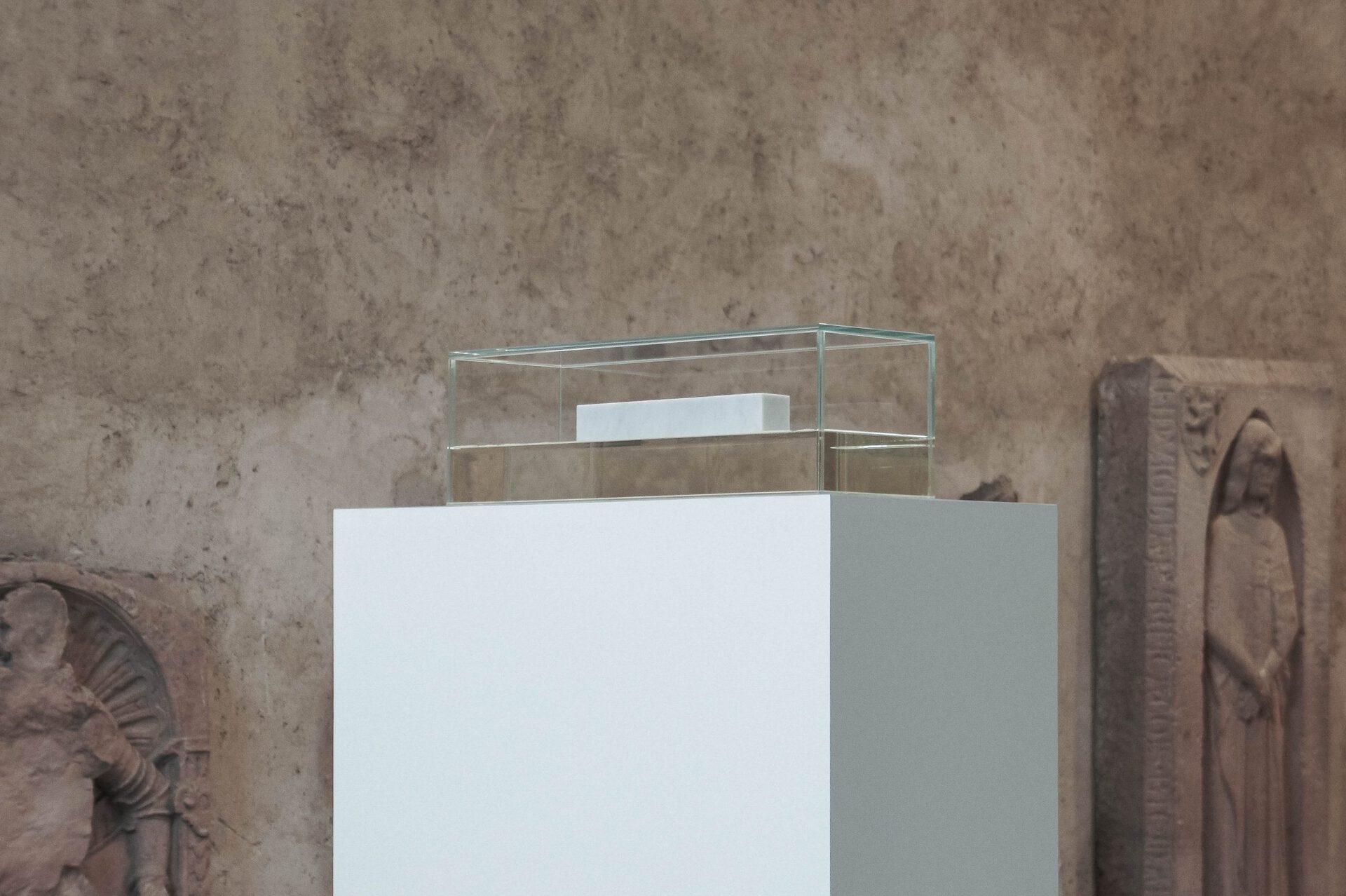Exhibition and Storage Unit No.2 (Functional Pedestal Series), (09-27-2020 composition: marble / Position 0-0), 2020 Medium, polyurethane, extra white glass, glycerin, borosilicate glass, marble 80 x 80 x 40 cm (Details 1)