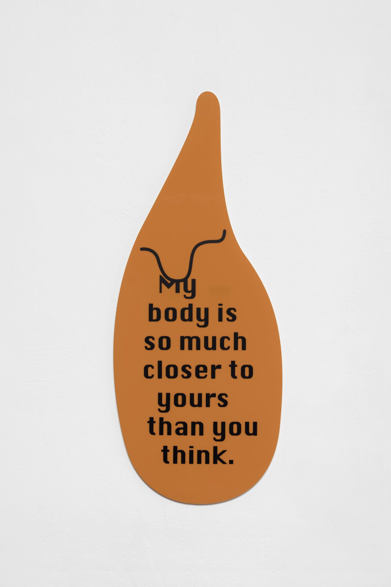 My body is so much closer to yours than you think, 2020, orange acrylic glas, black vinyl, 120 x 50 cm Foto @ Simon Veres