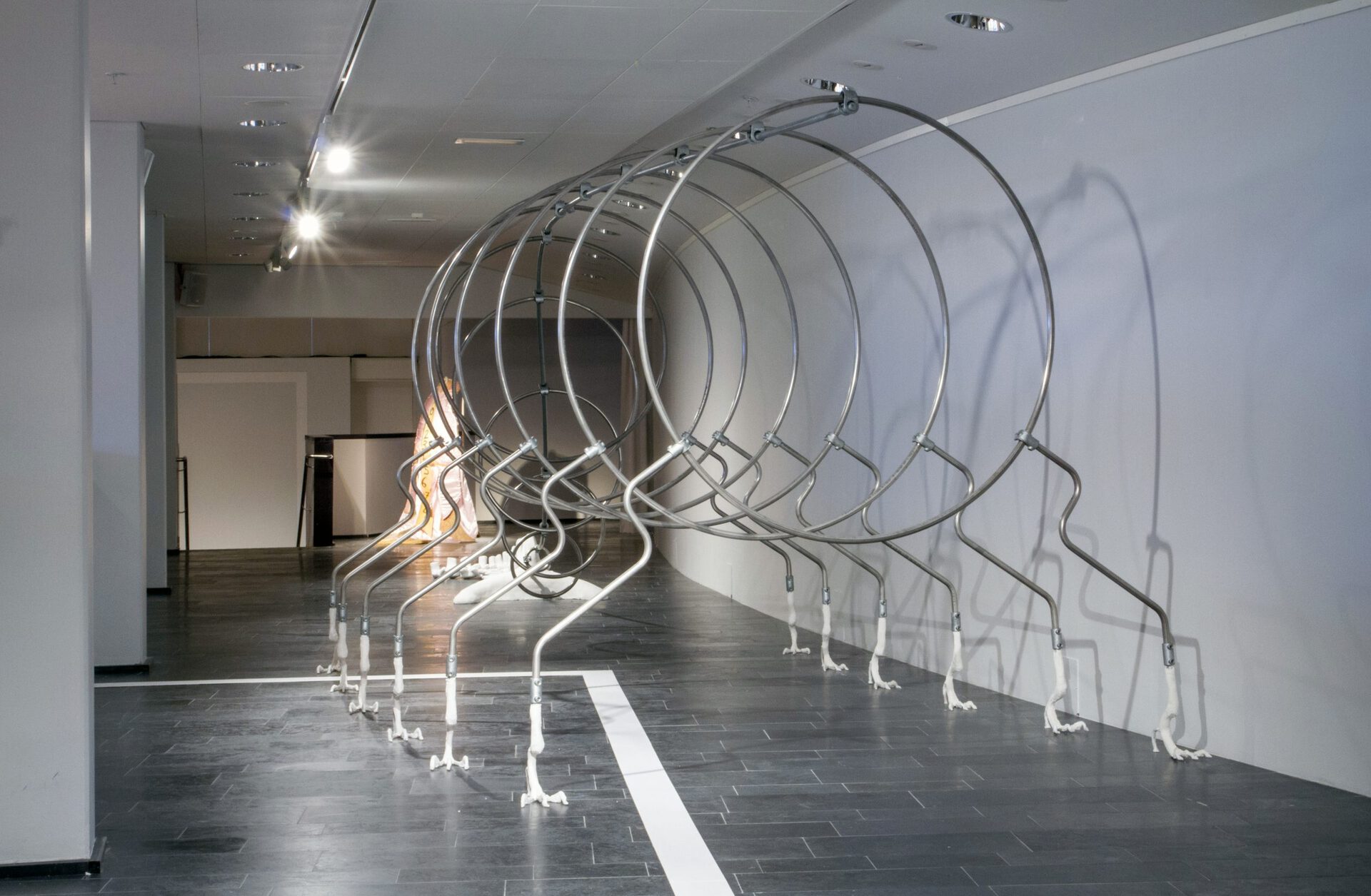 Erik Thörnqvist, Cartesian Crawler 2020, Stainless steel, plaster & polyester. 10mx2,5mx1,5m