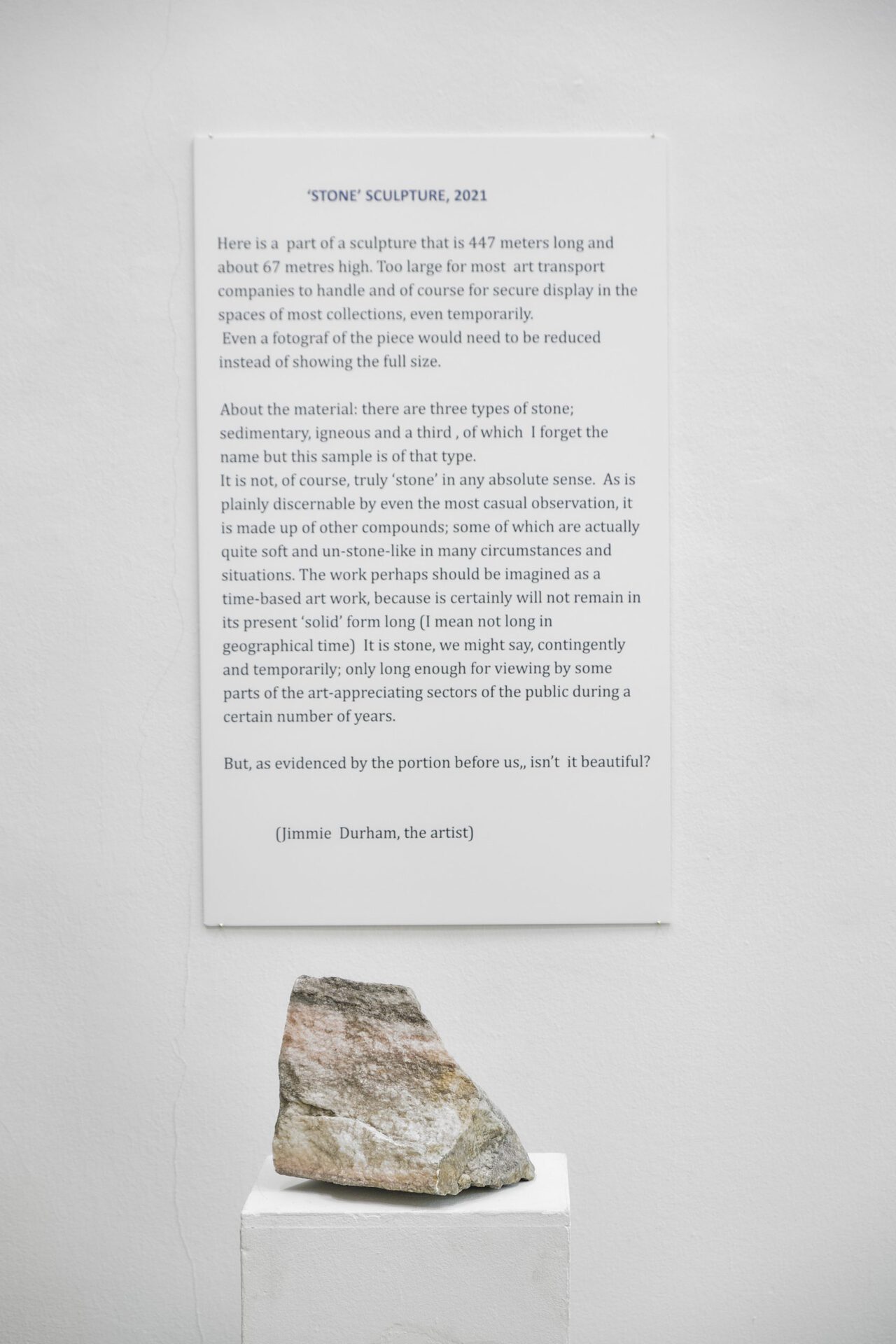 JIMMIE DURHAM ‚STONE’ SCULPTURE, 2021 Stone, pedestal, text 109 x 35 x 35 cm (stone and pedestal), 100 x 60 cm (text) Courtesy Christine König Galerie, Vienna and the artist