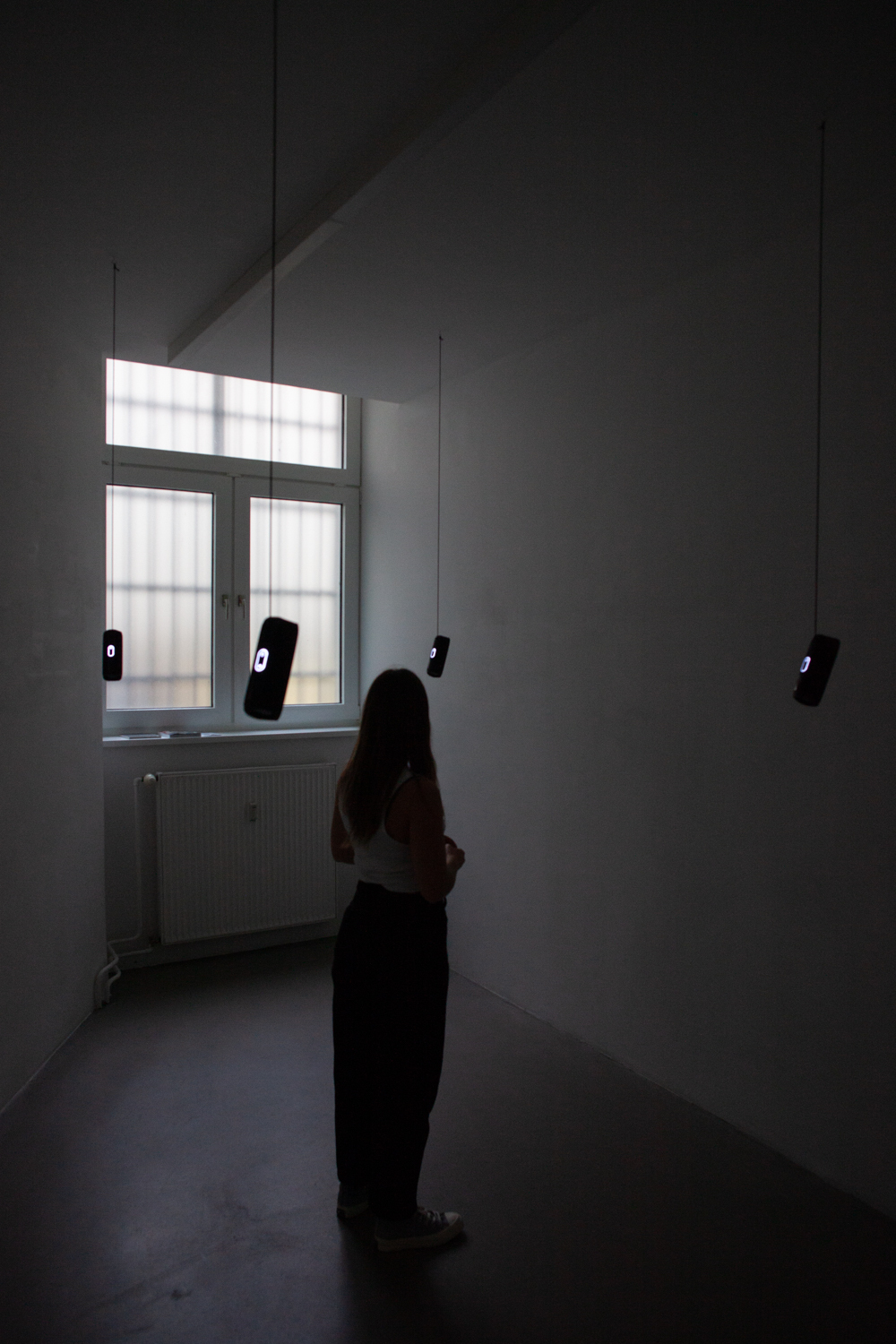 Paul Hutchinson, no need to be silent, 2021, Duo channel audio installation, 25:46 minutes, loop 4 bluetooth speakers, thread, sound