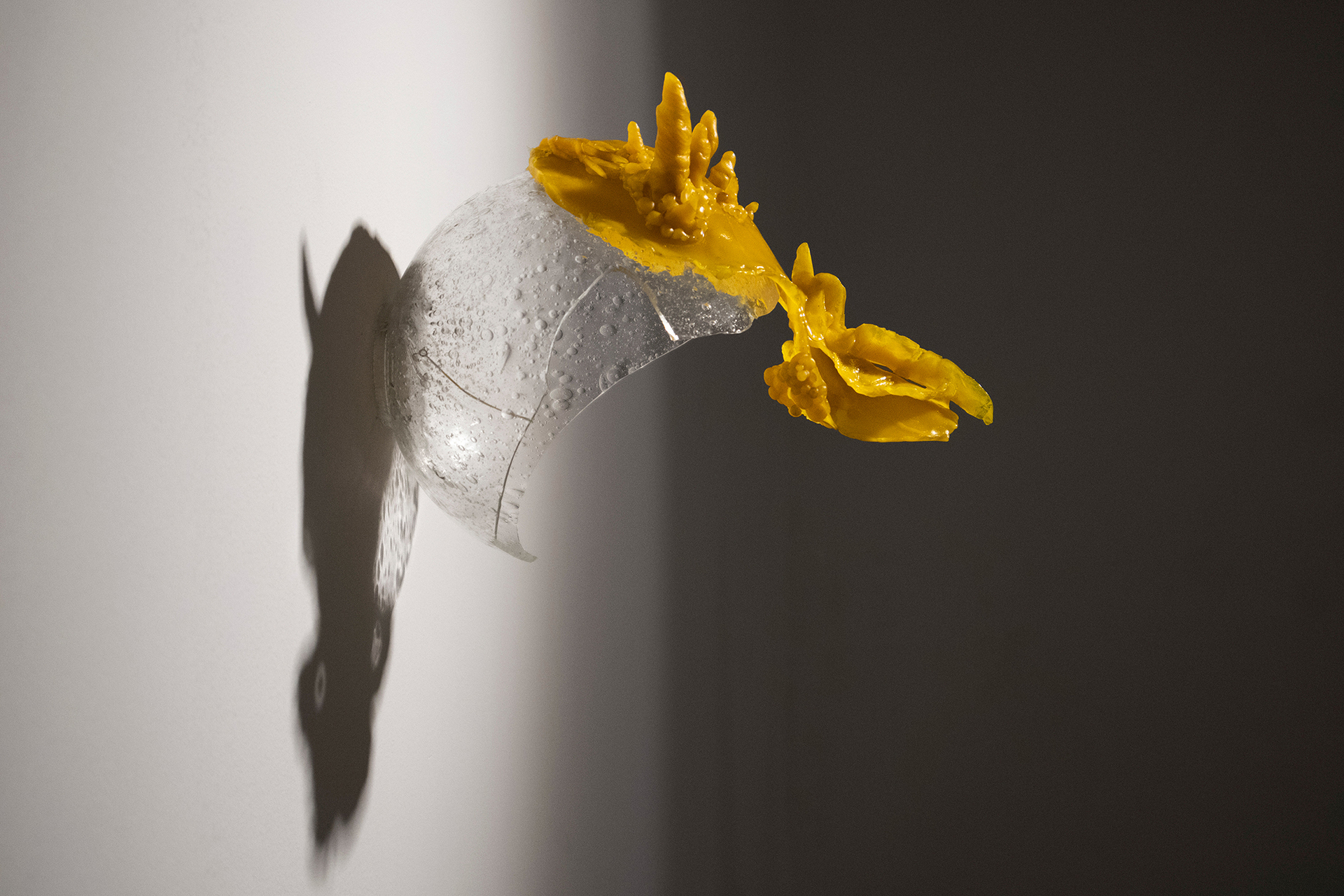 Gideon Horváth, The faun's mask, 2021, beeswax, glass, side view, photo by Gideon Horváth