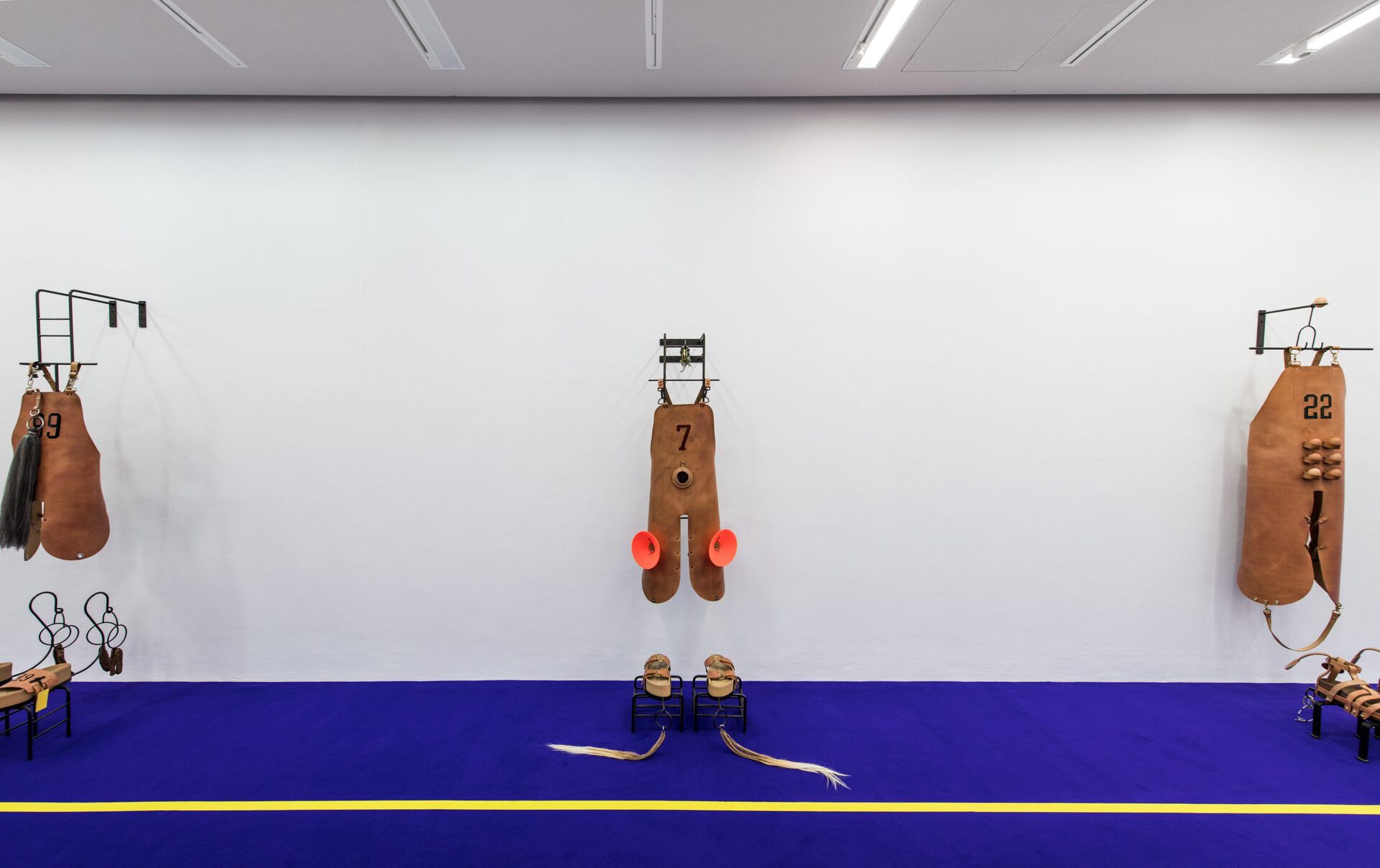 Mike Bourscheid, "Idealverein" (Detail), 2016-2017, Ausstellungsansicht "Pisces and Capricorns", Kunstpalais, Erlangen, 2020/21, Foto: Kilian Reil