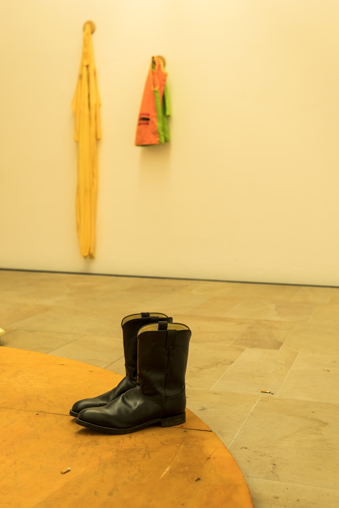 Mike Bourscheid, "No lemon, no melon" (Detail), 2018, Courtesy the artist, Ausstellungsansicht "Mike Bourscheid. Pisces and Capricorns", Kunstpalais, Erlangen, 2020/21, Foto: Kilian Reil