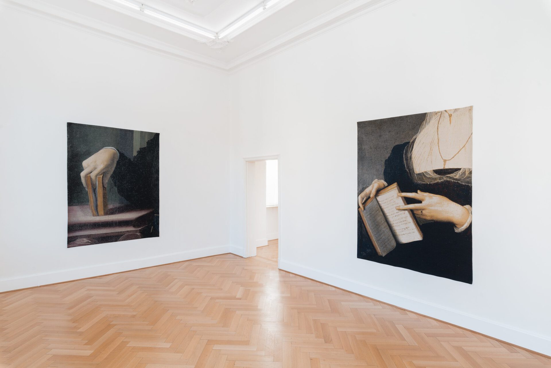 Kathy Slade, After Agnolo Bronzino, Portrait of a Young Man, 2020 und After Agnolo Bronzino, Portrait of Laura Battiferra, 2020, Installation View at Kunstverein Braunschweig 2020 Courtesy: the artist and Mónica Reyes Gallery, Vancouver. Photo: Stefan Stark