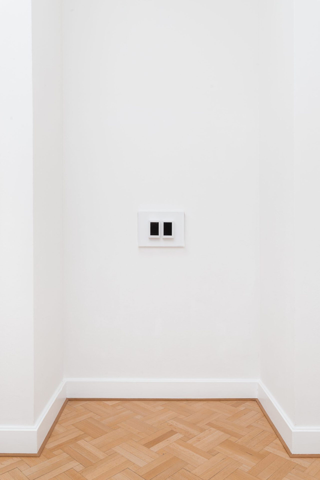 Kathy Slade, Alas, poor YORICK!, 2020, Installation View at Kunstverein Braunschweig 2020 Courtesy: the artist and Mónica Reyes Gallery, Vancouver. Photo: Stefan Stark
