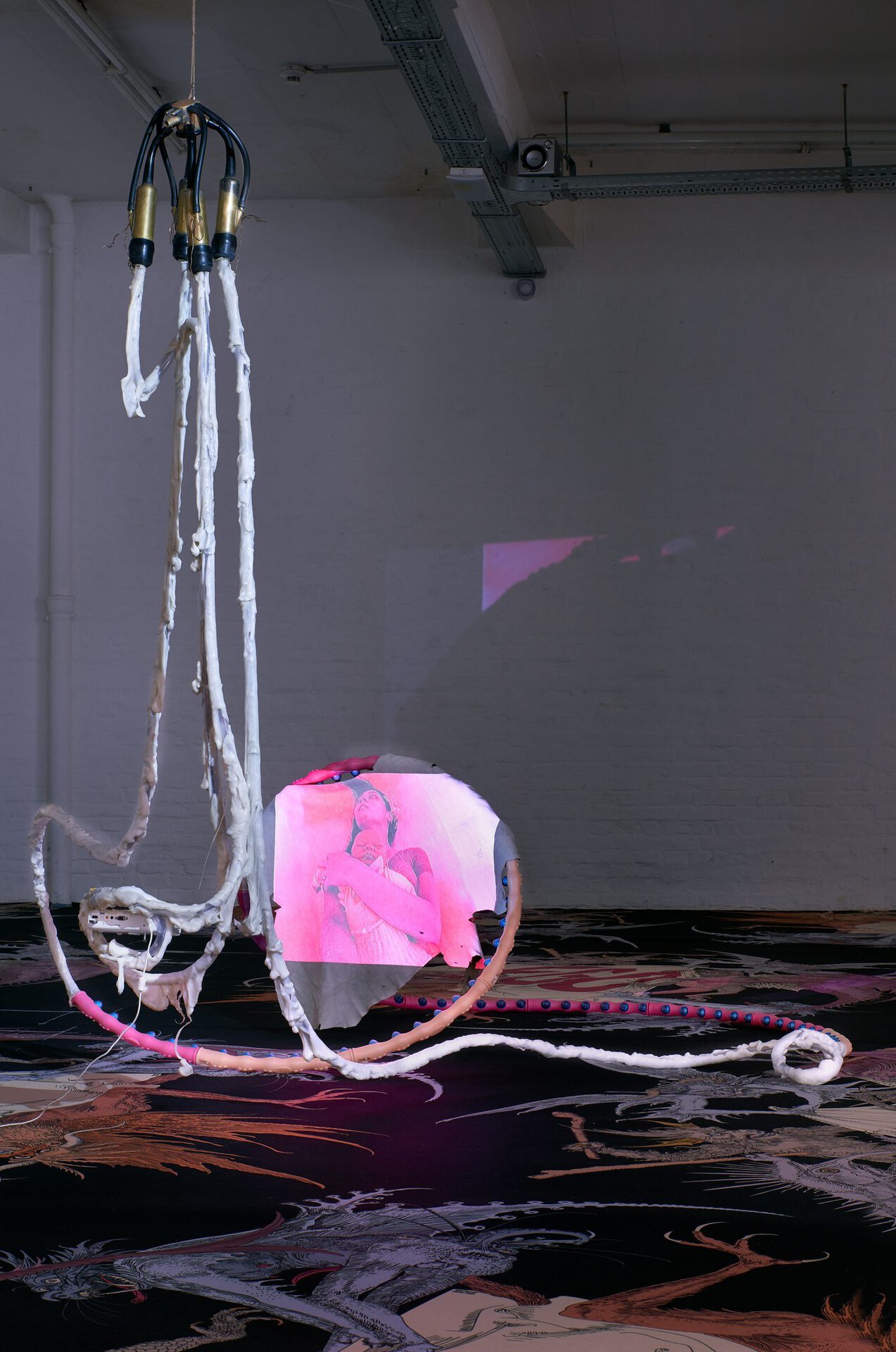 Raphaela Vogel, Uterusland, Video: 7,11 min, Sound, video projector, polyurethane elastomer, milking tool, metal wire, string, plastic tubes, tyvek, leather, massage hula hoop, USB-stick, 198 x 273 x 157 cm, 2017/2019