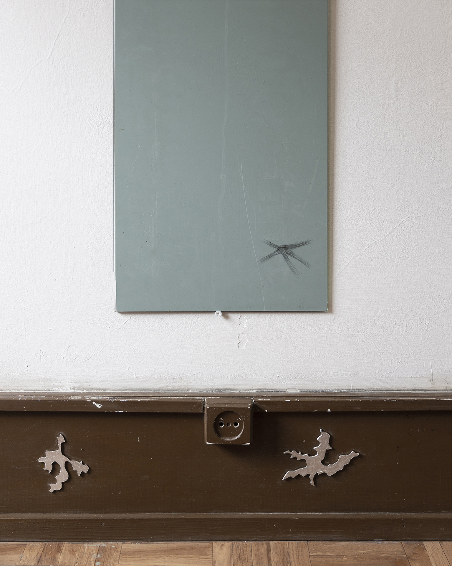Luiza Leitão, Ondřej Doskočil. Medium: installation, mirror, drawing, metal
