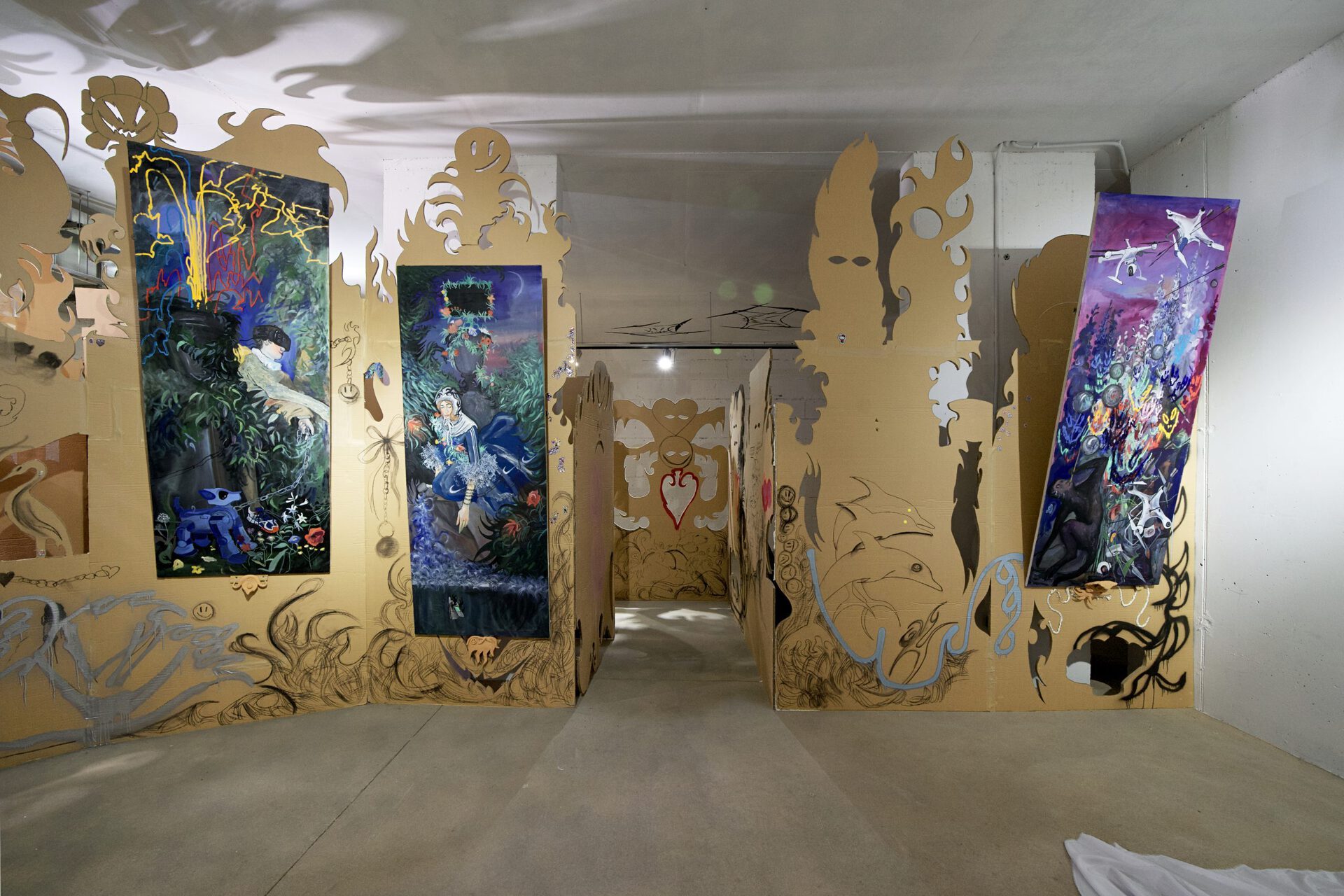 Vladimir Kartashov, the fragment of the labyrinth in the "Innocent pranks. Technorococo", 2021, mixed media, cardboard, paintings, approx. 4 sq m.