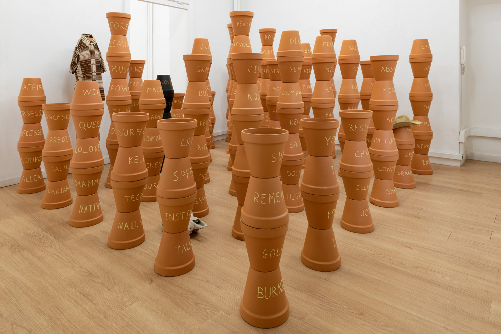 Jason Gomez, Discovery Stacks, 2020, Chalk on terracotta pots, cow skull, hat, shirt, 350x340x190 cm