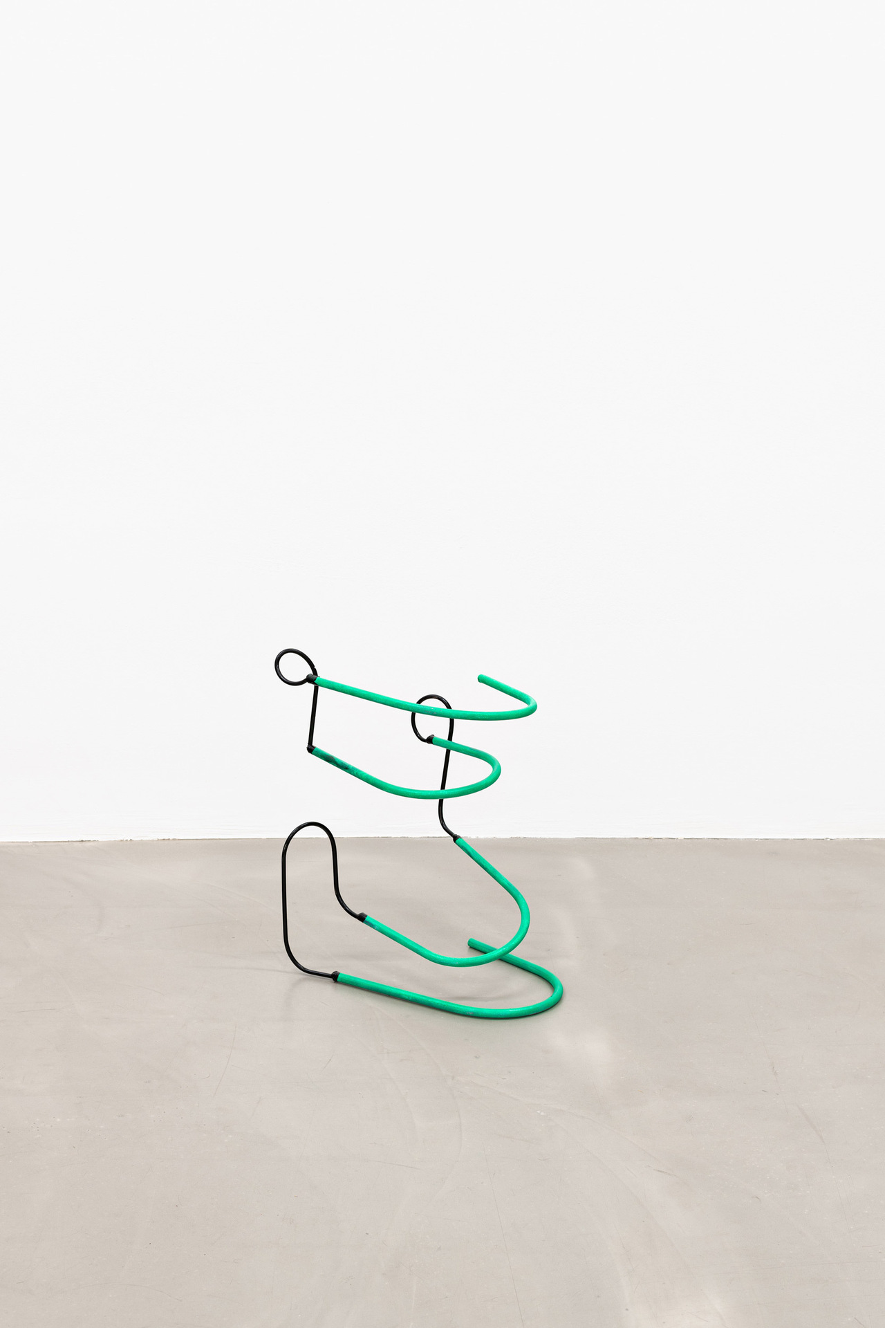 Thea Moeller, No Exit, 2020, steel, lacquer, 42 × 40 × 42 cm