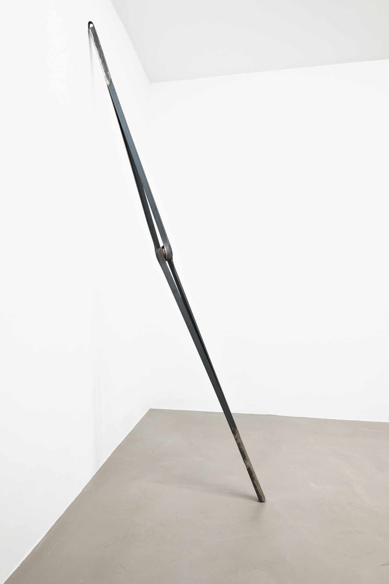 Thea Moeller, Up from the Ground, 2020, steel, 282 × 10 × 15 cm