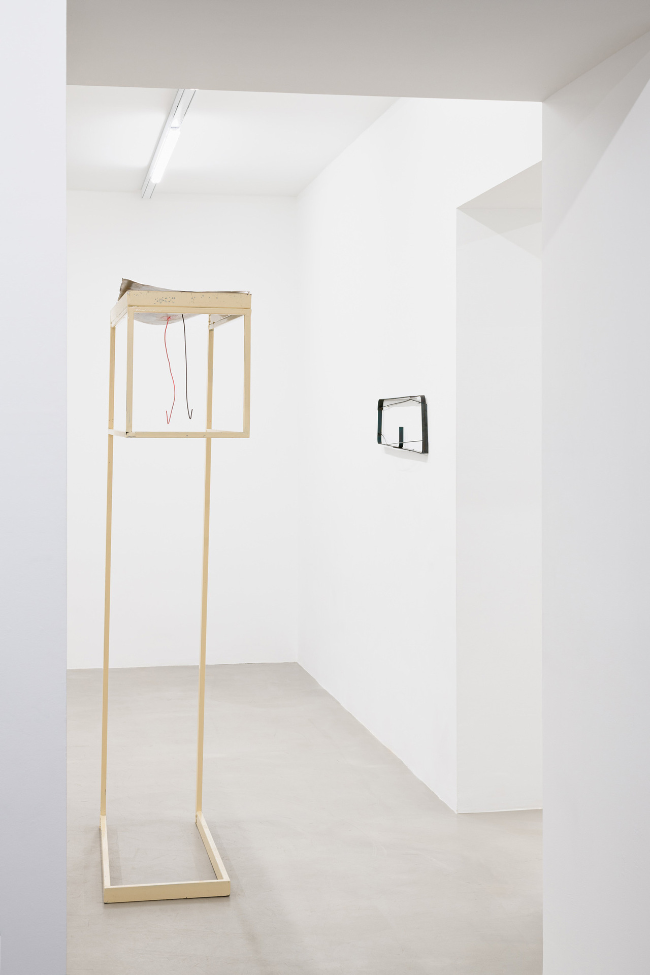 Thea Moeller, Beach Road Scissors, installation view, Wonnerth Dejaco, Vienna 2021