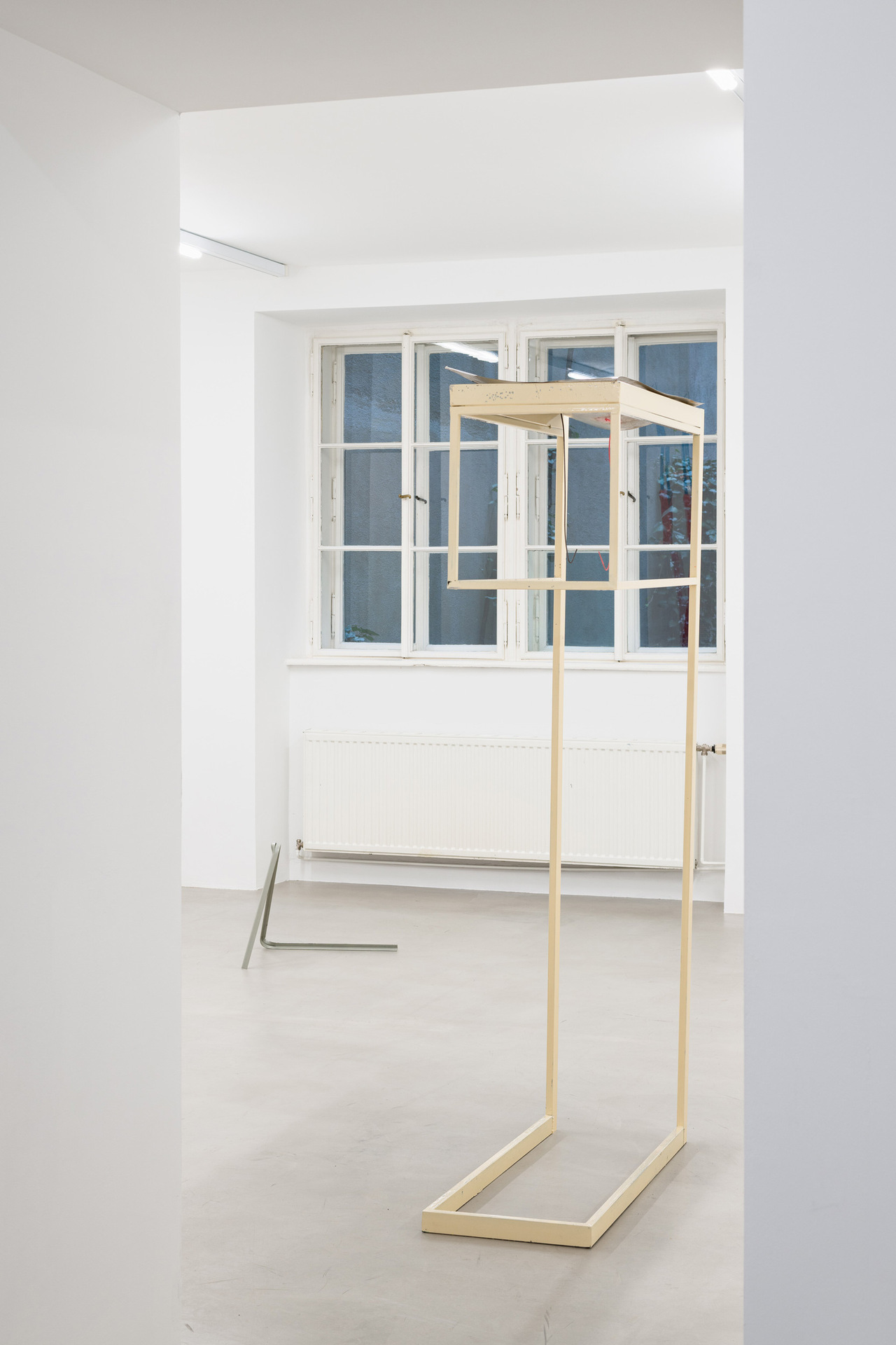 Thea Moeller, Beach Road Scissors, installation view, Wonnerth Dejaco, Vienna 2021