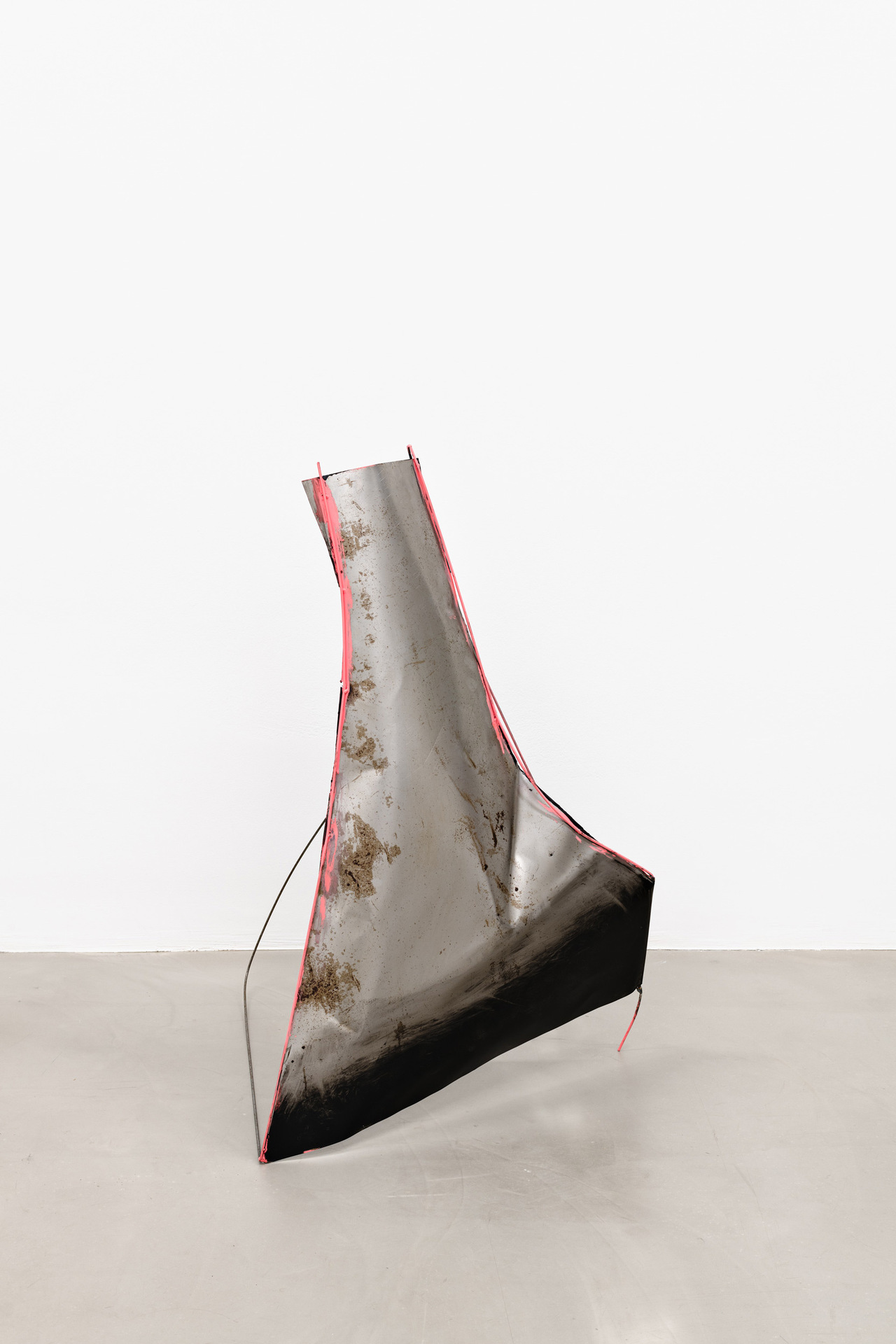 Thea Moeller, Ohne Titel 2/2020, 2020, steel, lacquer, 100 × 75 × 65 cm