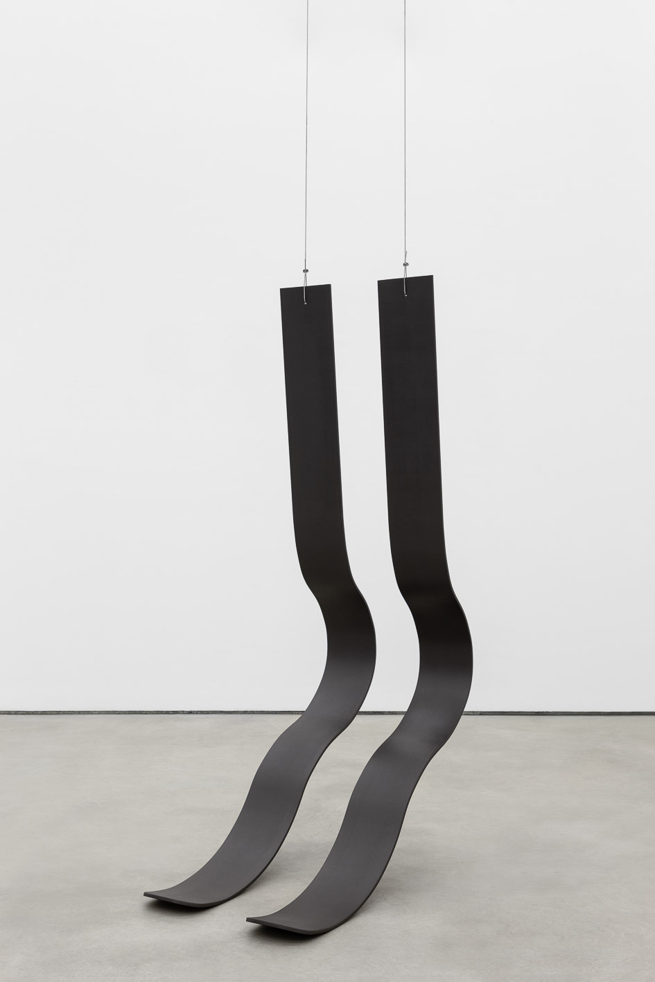 Vera Mota, Fold, 2021, Iron, 190x60x110cm